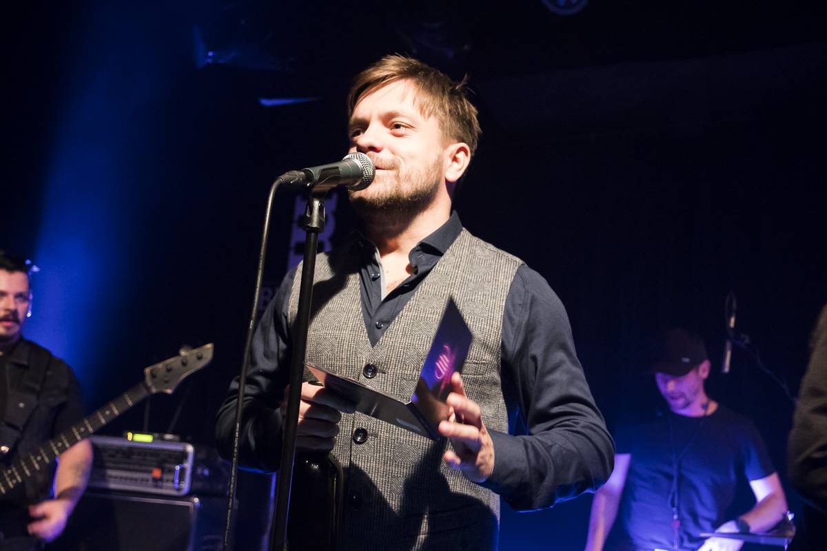 Walkmanz pokřtili album Mono. Kmotrem se stal Jiří Mádl, přišel i Láska