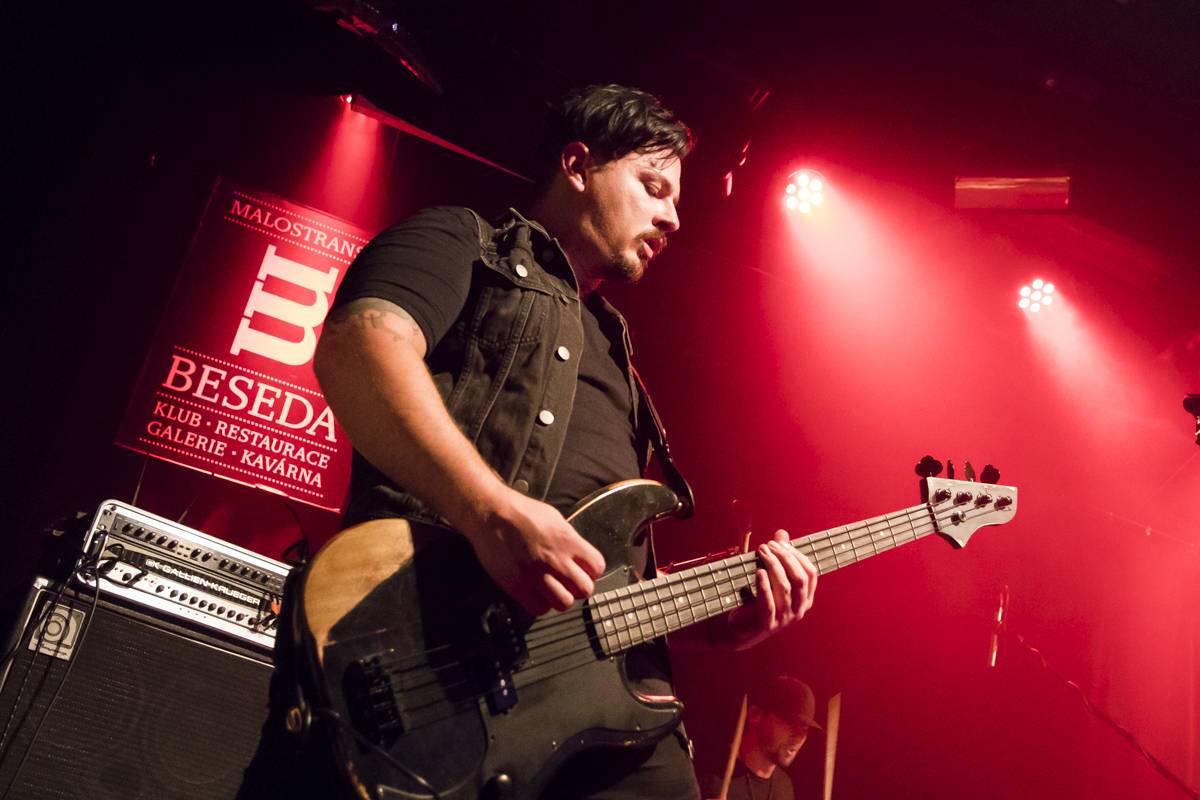 Walkmanz pokřtili album Mono. Kmotrem se stal Jiří Mádl, přišel i Láska