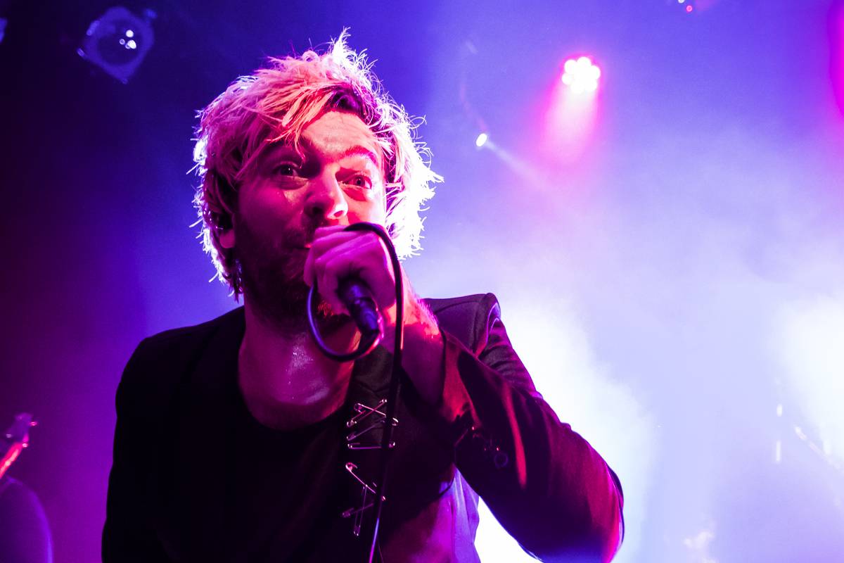 Walkmanz pokřtili album Mono. Kmotrem se stal Jiří Mádl, přišel i Láska