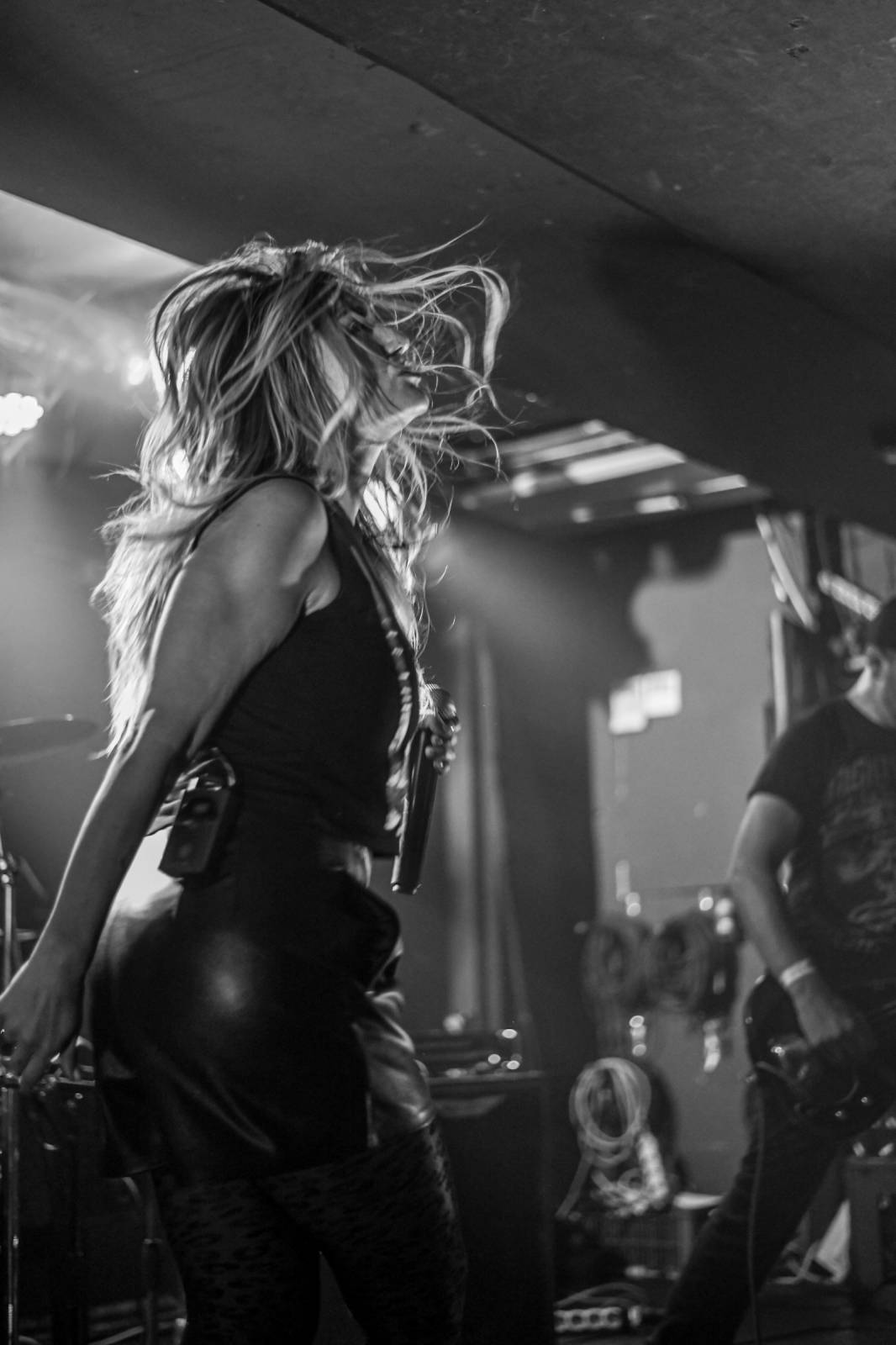 Dirty Blondes a Anteater rozpoutali v Rock Café opravdový tajfun