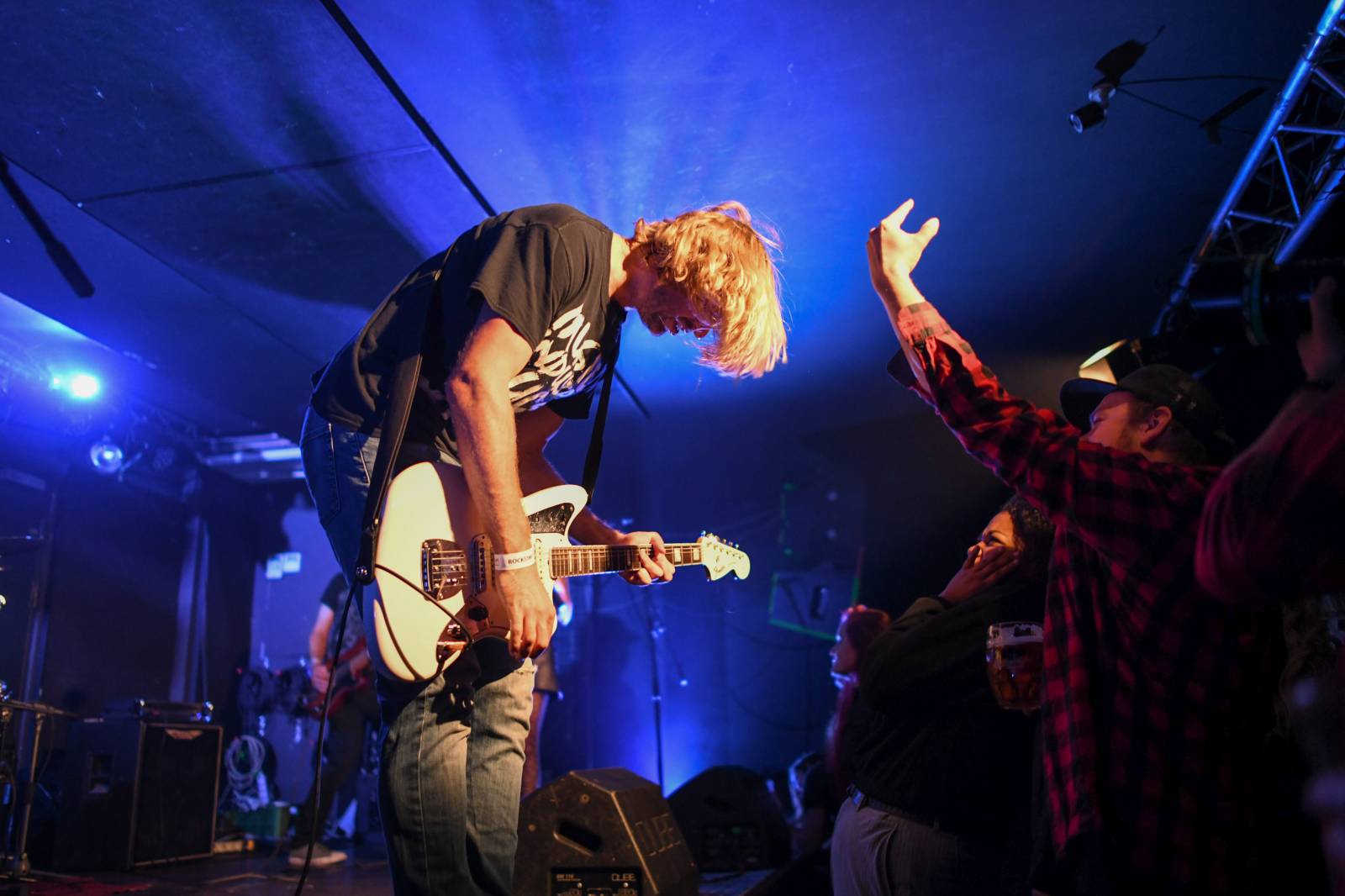 Dirty Blondes a Anteater rozpoutali v Rock Café opravdový tajfun