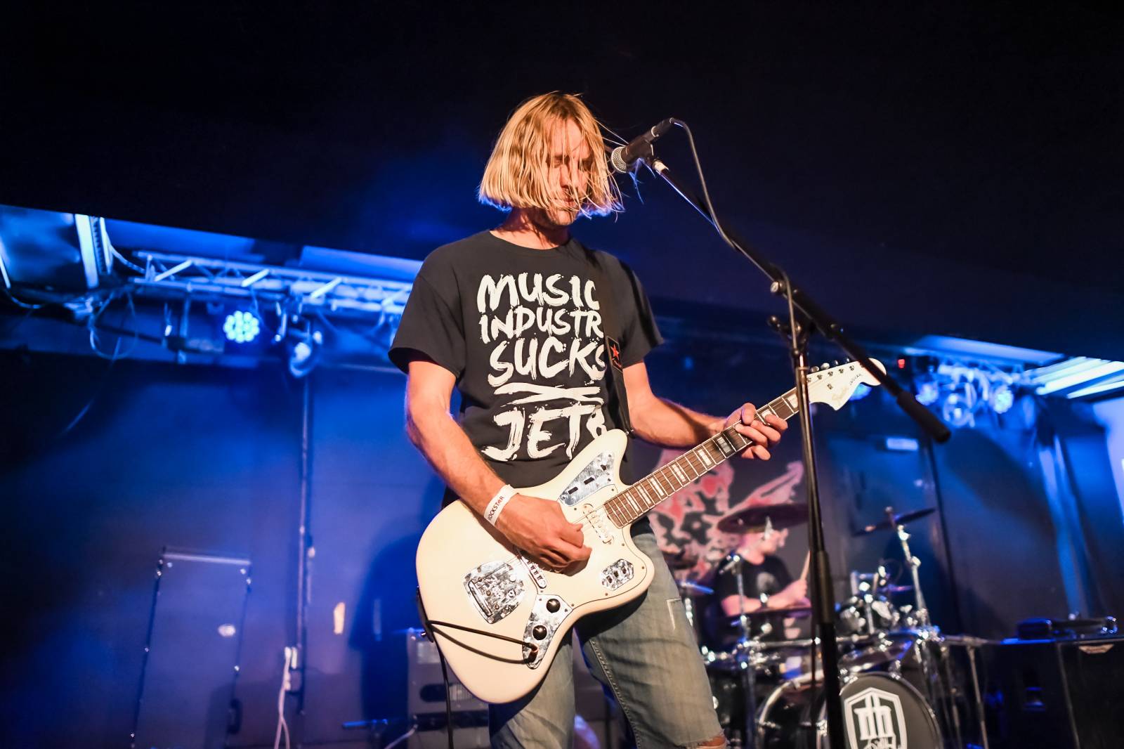 Dirty Blondes a Anteater rozpoutali v Rock Café opravdový tajfun