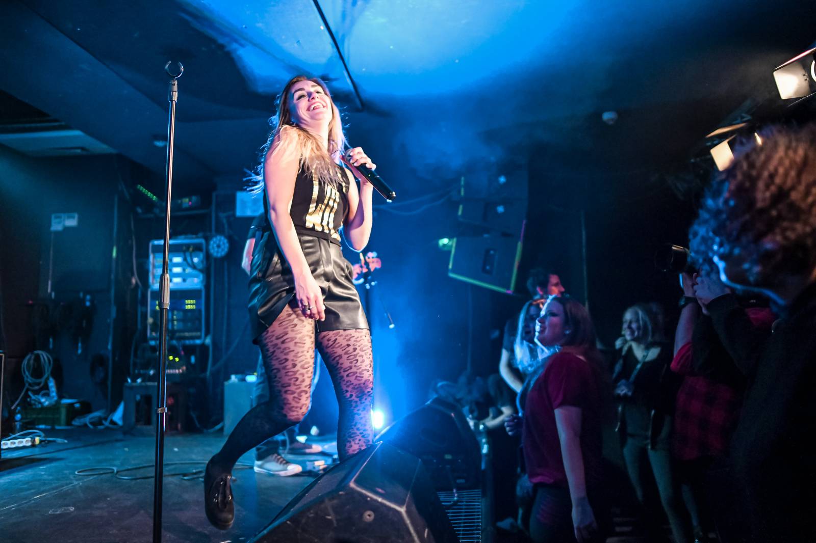 Dirty Blondes a Anteater rozpoutali v Rock Café opravdový tajfun