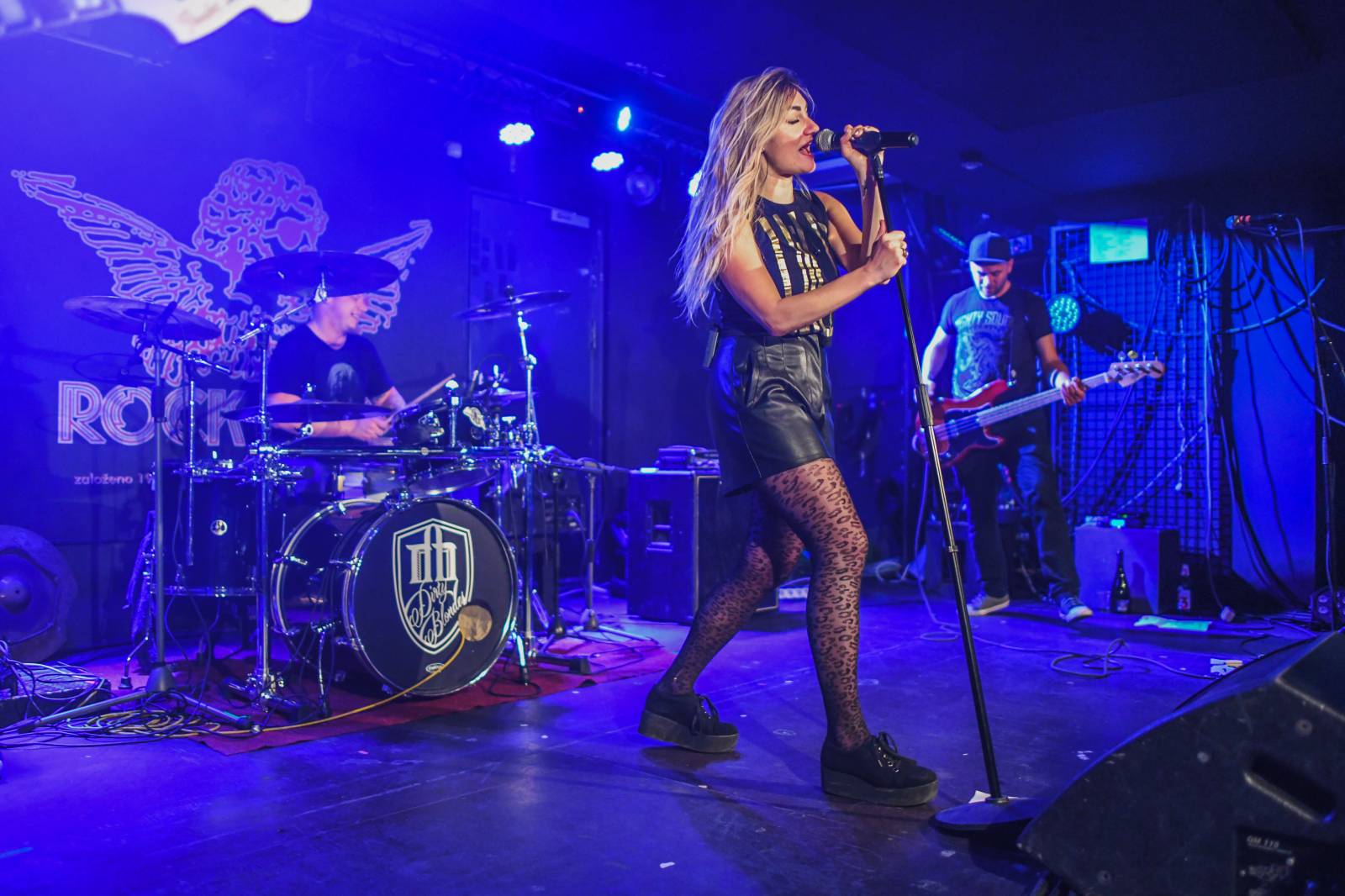 Dirty Blondes a Anteater rozpoutali v Rock Café opravdový tajfun