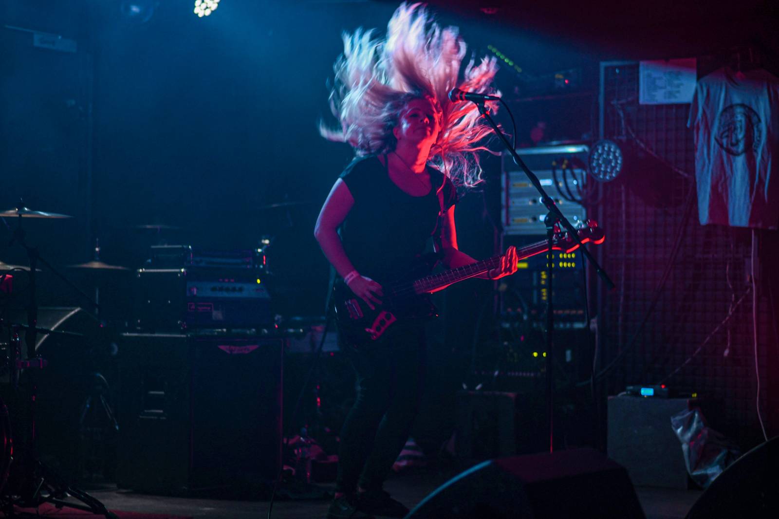 Dirty Blondes a Anteater rozpoutali v Rock Café opravdový tajfun