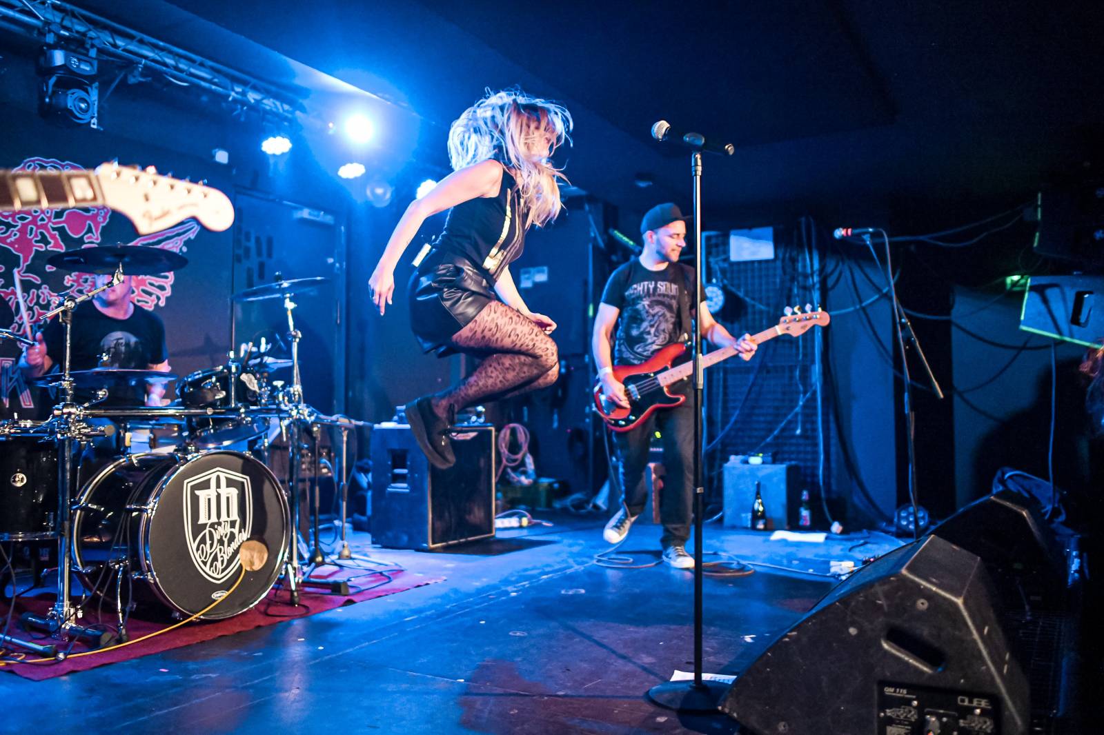 Dirty Blondes a Anteater rozpoutali v Rock Café opravdový tajfun