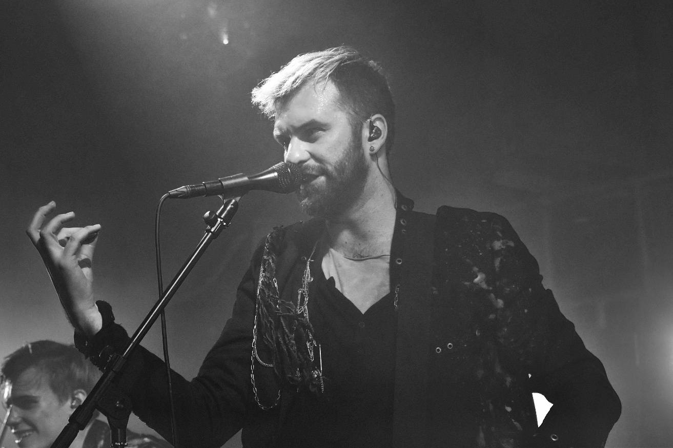 Příznivci punku se sjeli v Přešticích. Zahráli jim Nízká úroveň a Civilní obrana