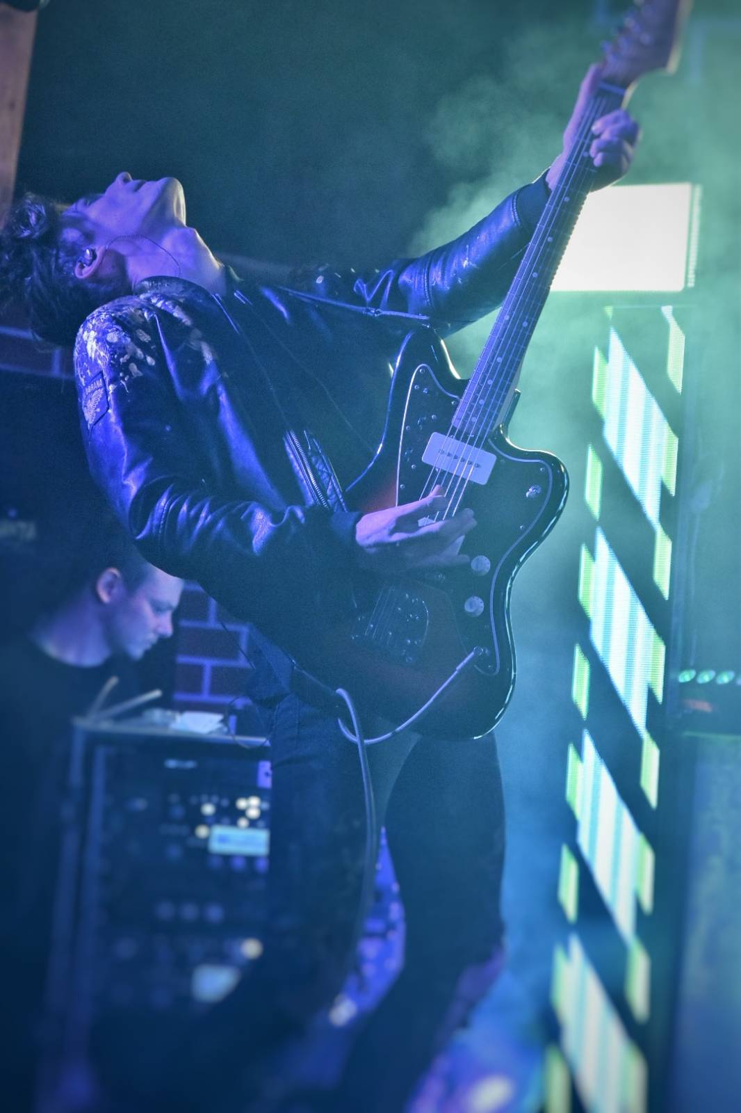 Příznivci punku se sjeli v Přešticích. Zahráli jim Nízká úroveň a Civilní obrana