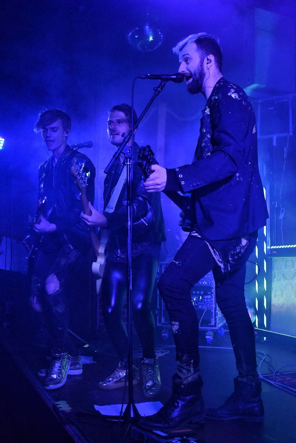 Příznivci punku se sjeli v Přešticích. Zahráli jim Nízká úroveň a Civilní obrana