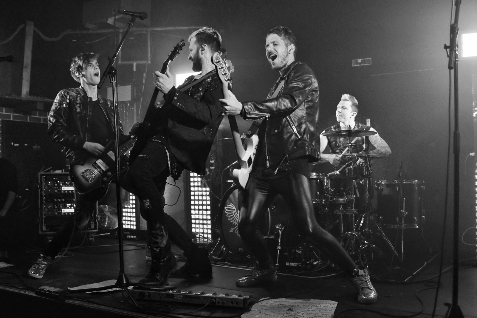 Příznivci punku se sjeli v Přešticích. Zahráli jim Nízká úroveň a Civilní obrana