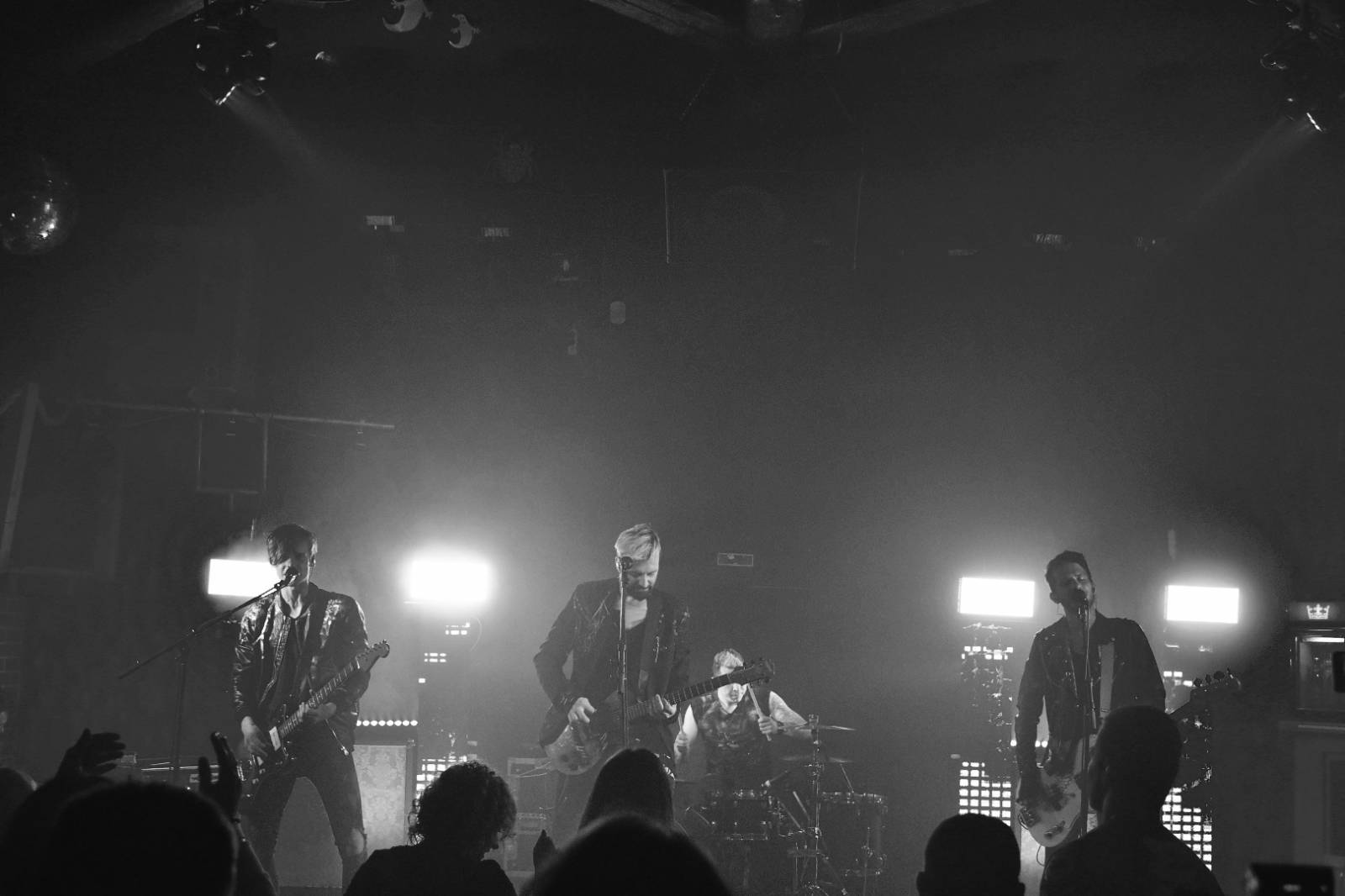 Příznivci punku se sjeli v Přešticích. Zahráli jim Nízká úroveň a Civilní obrana