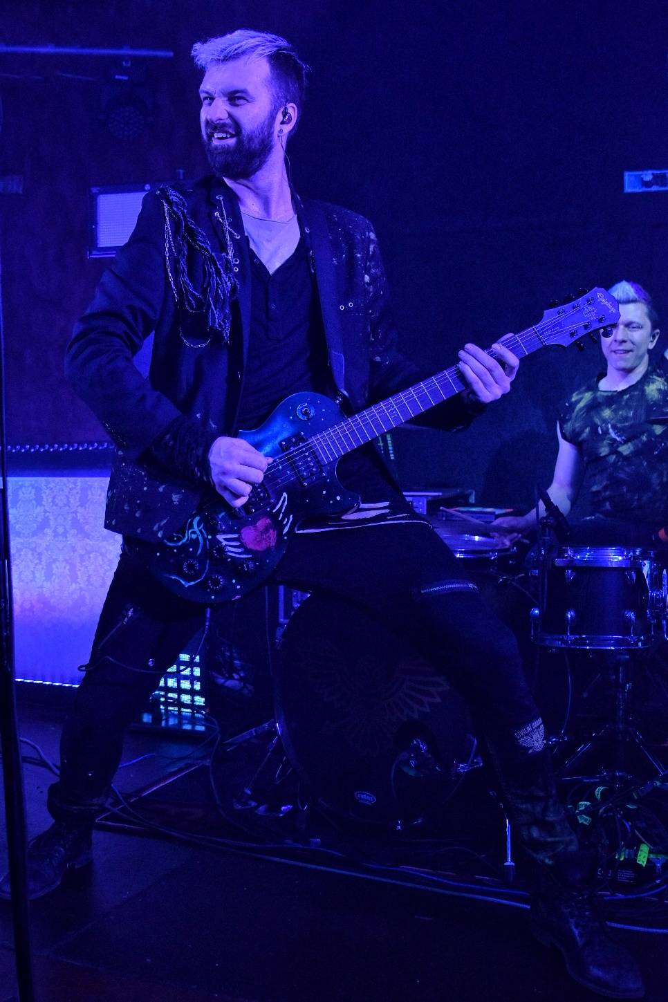 Příznivci punku se sjeli v Přešticích. Zahráli jim Nízká úroveň a Civilní obrana