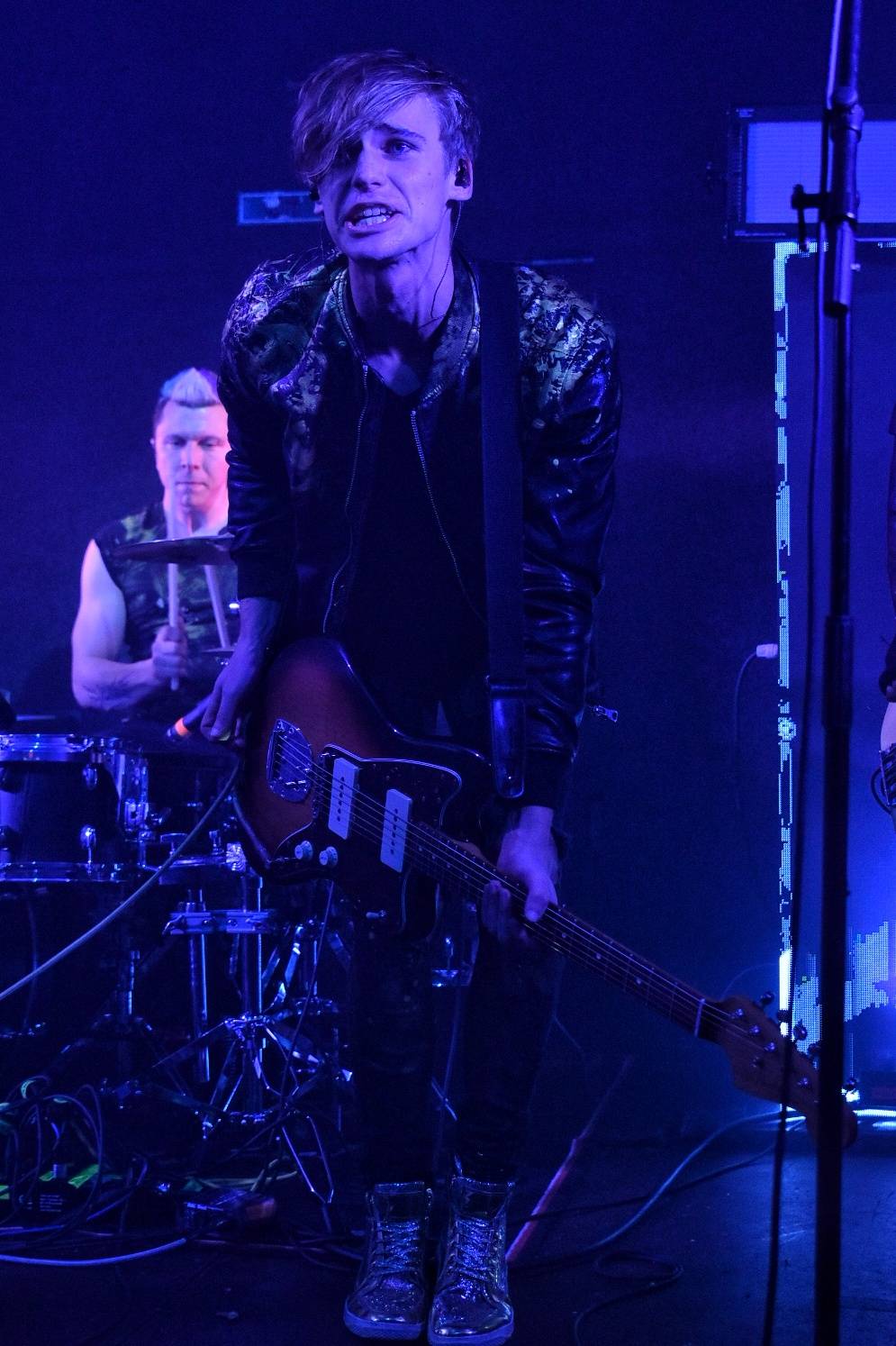 Příznivci punku se sjeli v Přešticích. Zahráli jim Nízká úroveň a Civilní obrana