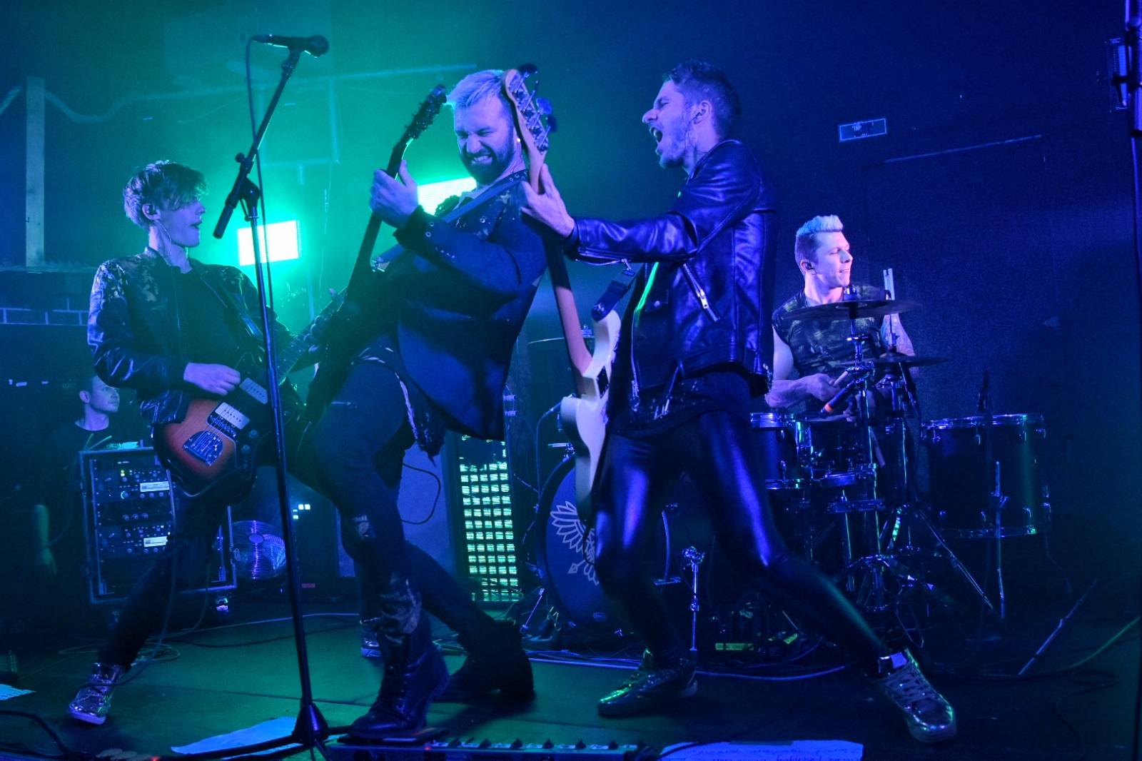 Příznivci punku se sjeli v Přešticích. Zahráli jim Nízká úroveň a Civilní obrana