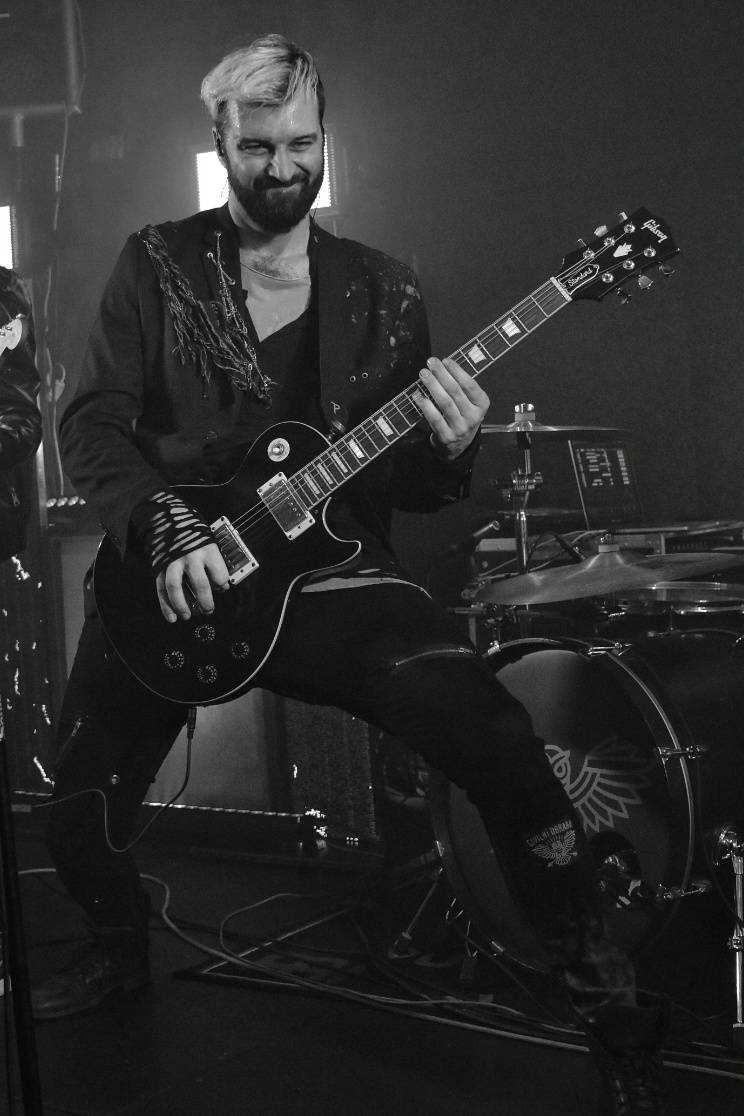 Příznivci punku se sjeli v Přešticích. Zahráli jim Nízká úroveň a Civilní obrana