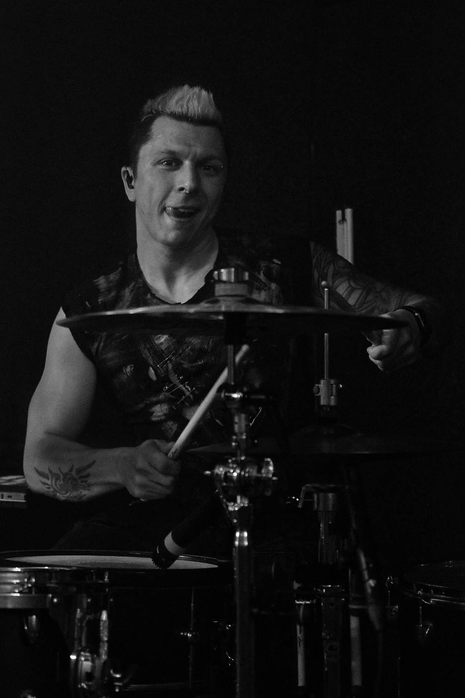 Příznivci punku se sjeli v Přešticích. Zahráli jim Nízká úroveň a Civilní obrana