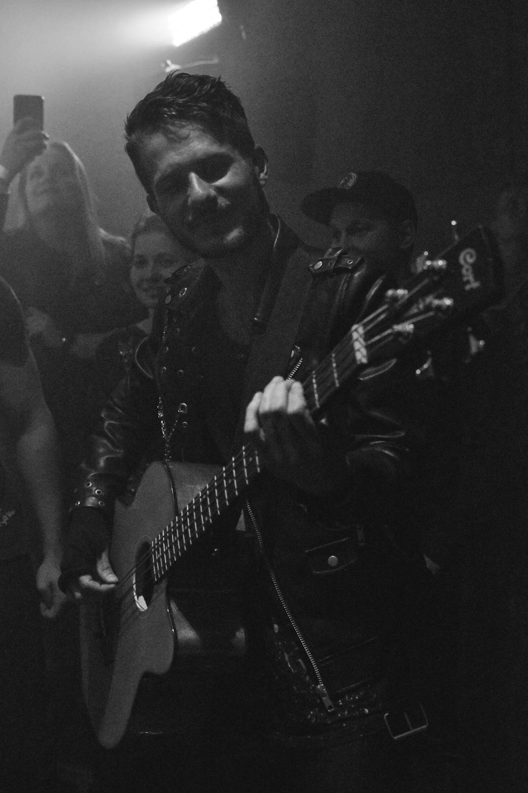 Příznivci punku se sjeli v Přešticích. Zahráli jim Nízká úroveň a Civilní obrana