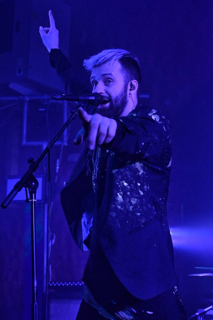 Příznivci punku se sjeli v Přešticích. Zahráli jim Nízká úroveň a Civilní obrana