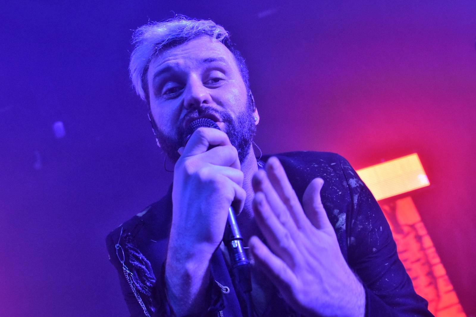 Příznivci punku se sjeli v Přešticích. Zahráli jim Nízká úroveň a Civilní obrana