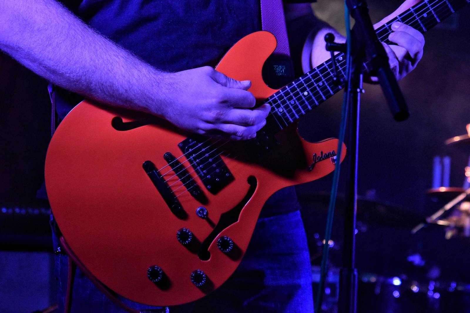 Příznivci punku se sjeli v Přešticích. Zahráli jim Nízká úroveň a Civilní obrana