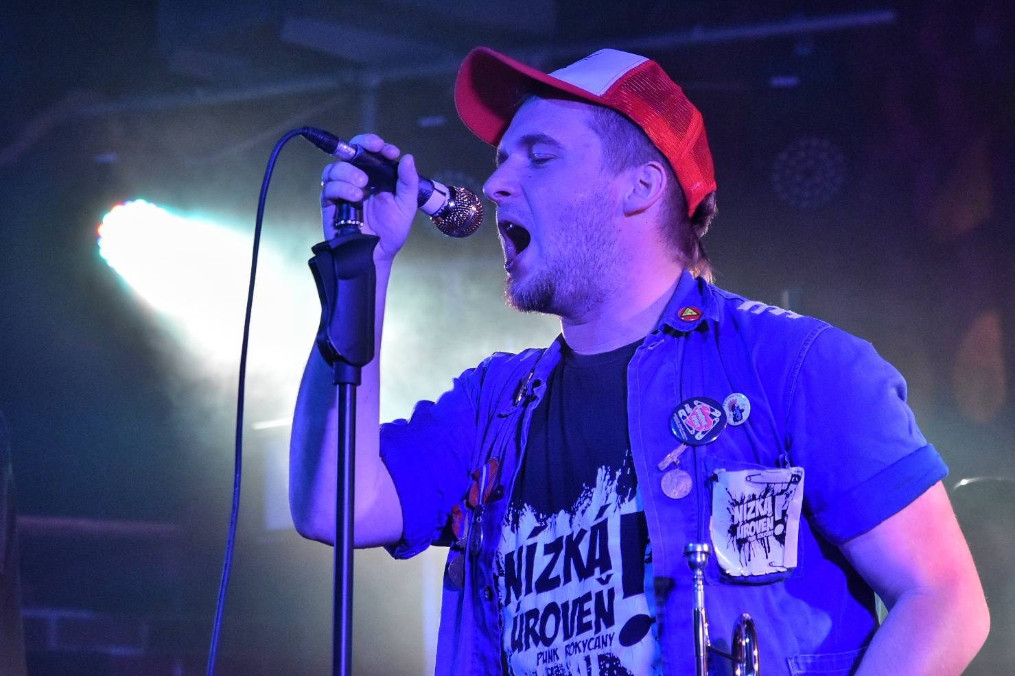 Příznivci punku se sjeli v Přešticích. Zahráli jim Nízká úroveň a Civilní obrana