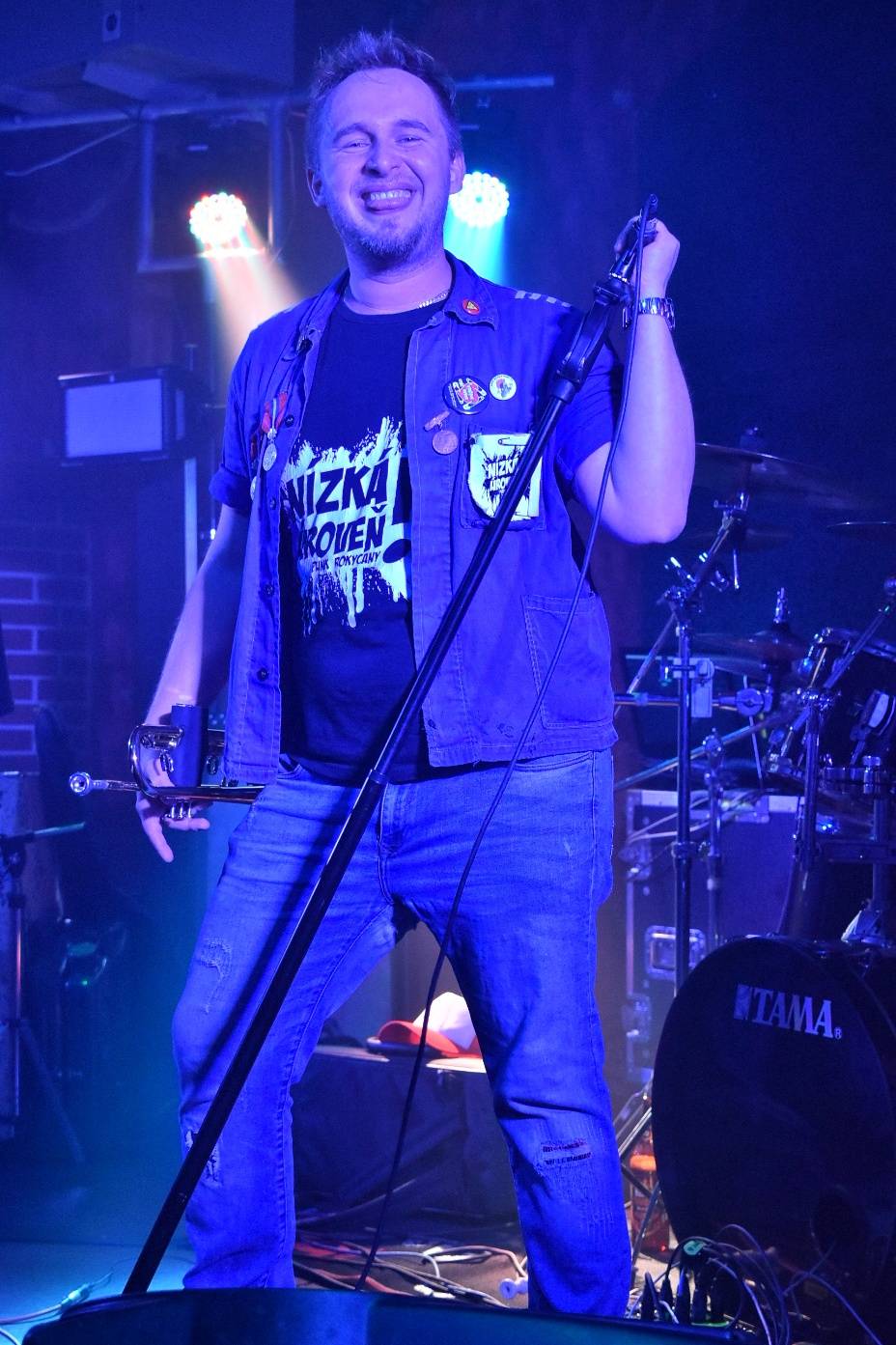 Příznivci punku se sjeli v Přešticích. Zahráli jim Nízká úroveň a Civilní obrana