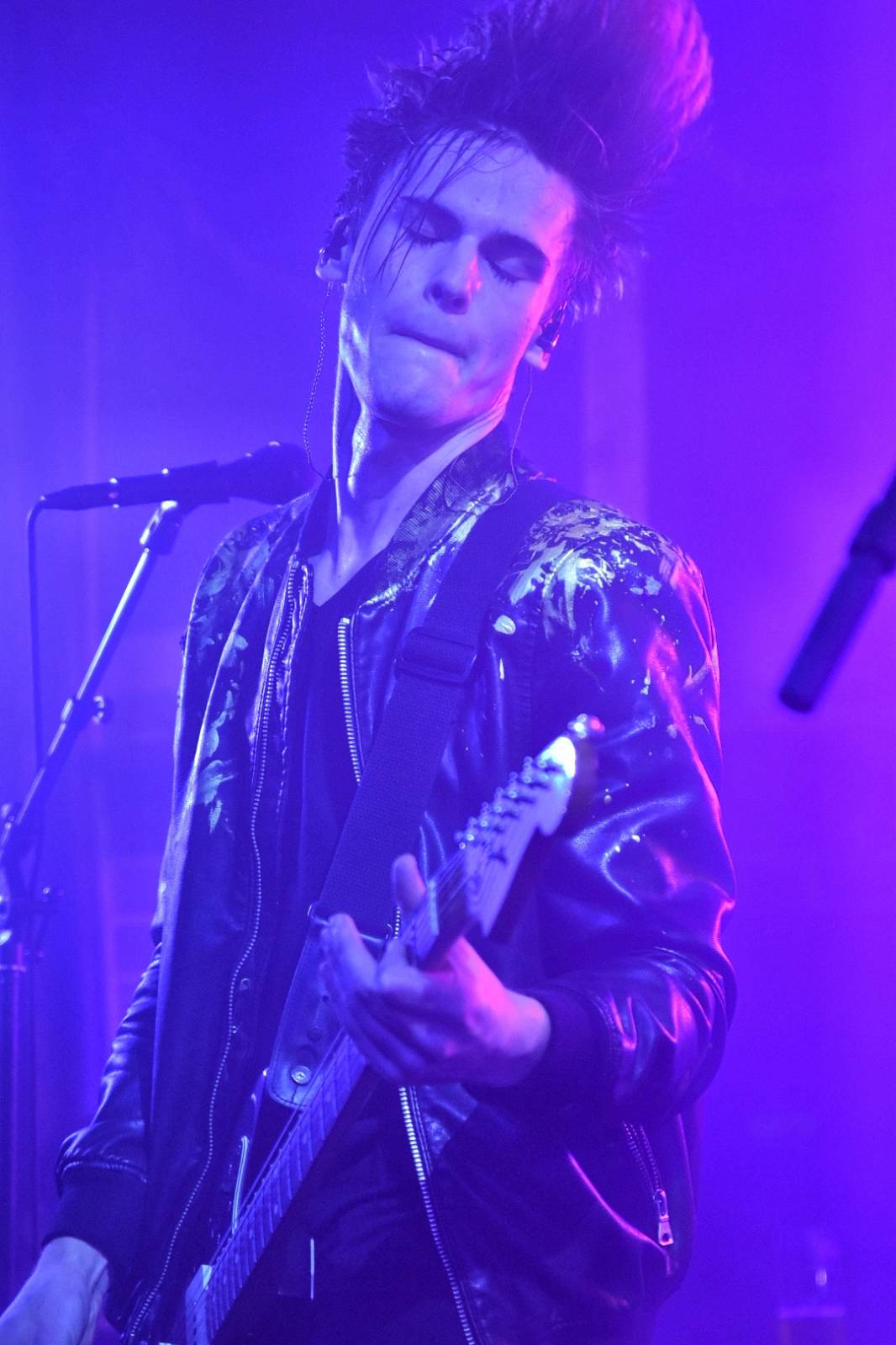 Příznivci punku se sjeli v Přešticích. Zahráli jim Nízká úroveň a Civilní obrana