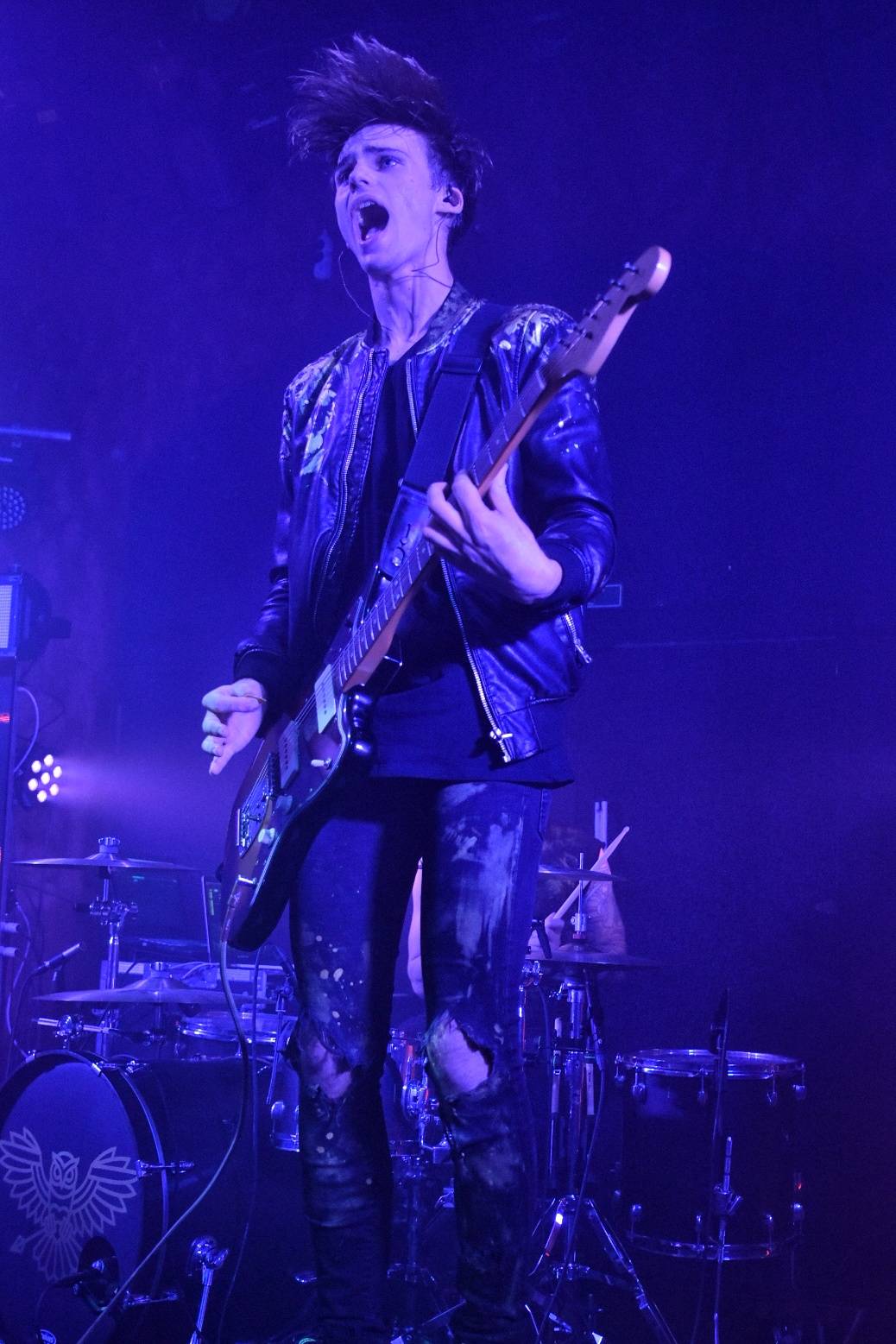 Příznivci punku se sjeli v Přešticích. Zahráli jim Nízká úroveň a Civilní obrana