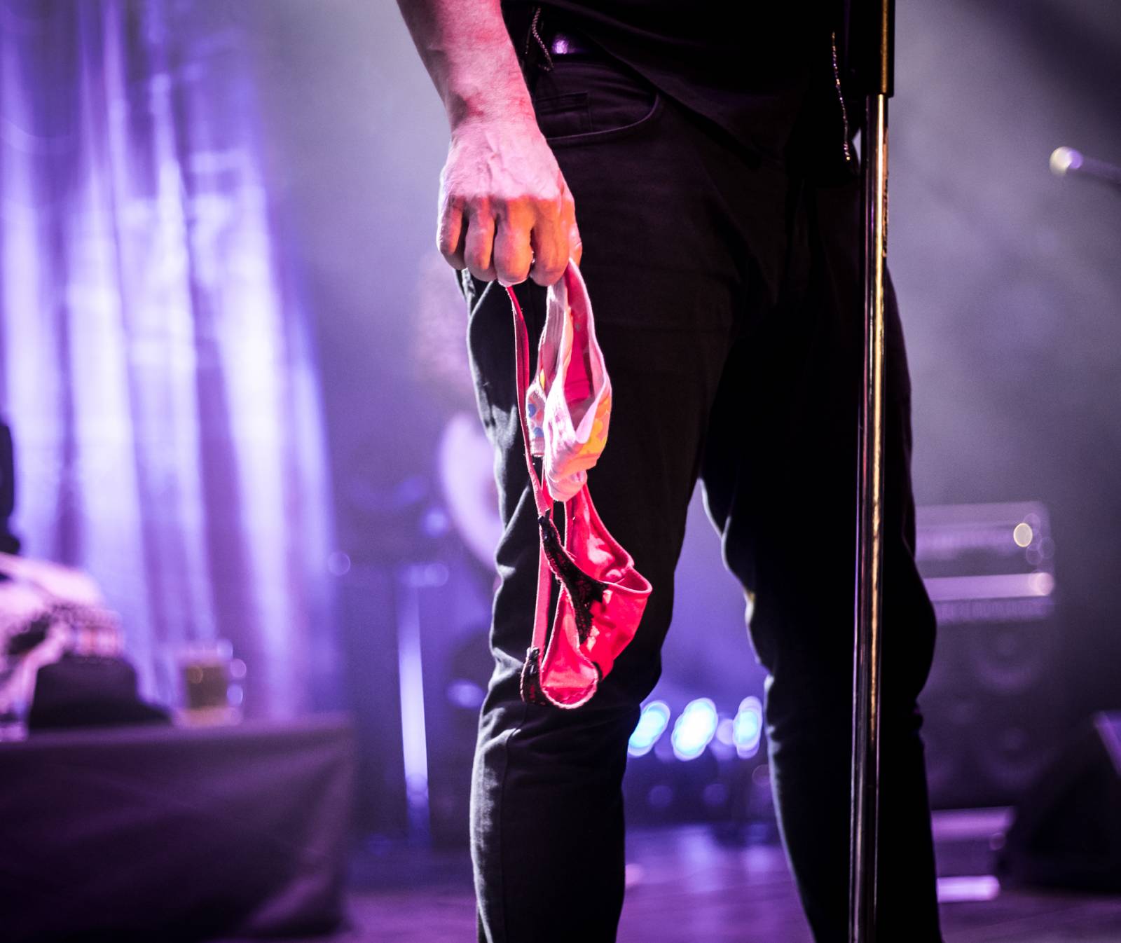 Na koncertě Mig 21 v Plzni se tančilo od začátku do konce, skladba Kalhotky si sundej zabrala i tentokrát