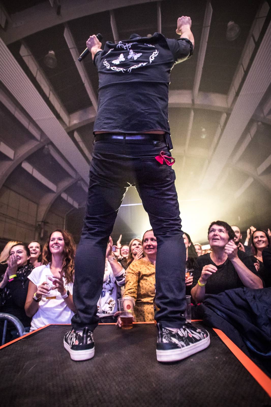 Na koncertě Mig 21 v Plzni se tančilo od začátku do konce, skladba Kalhotky si sundej zabrala i tentokrát