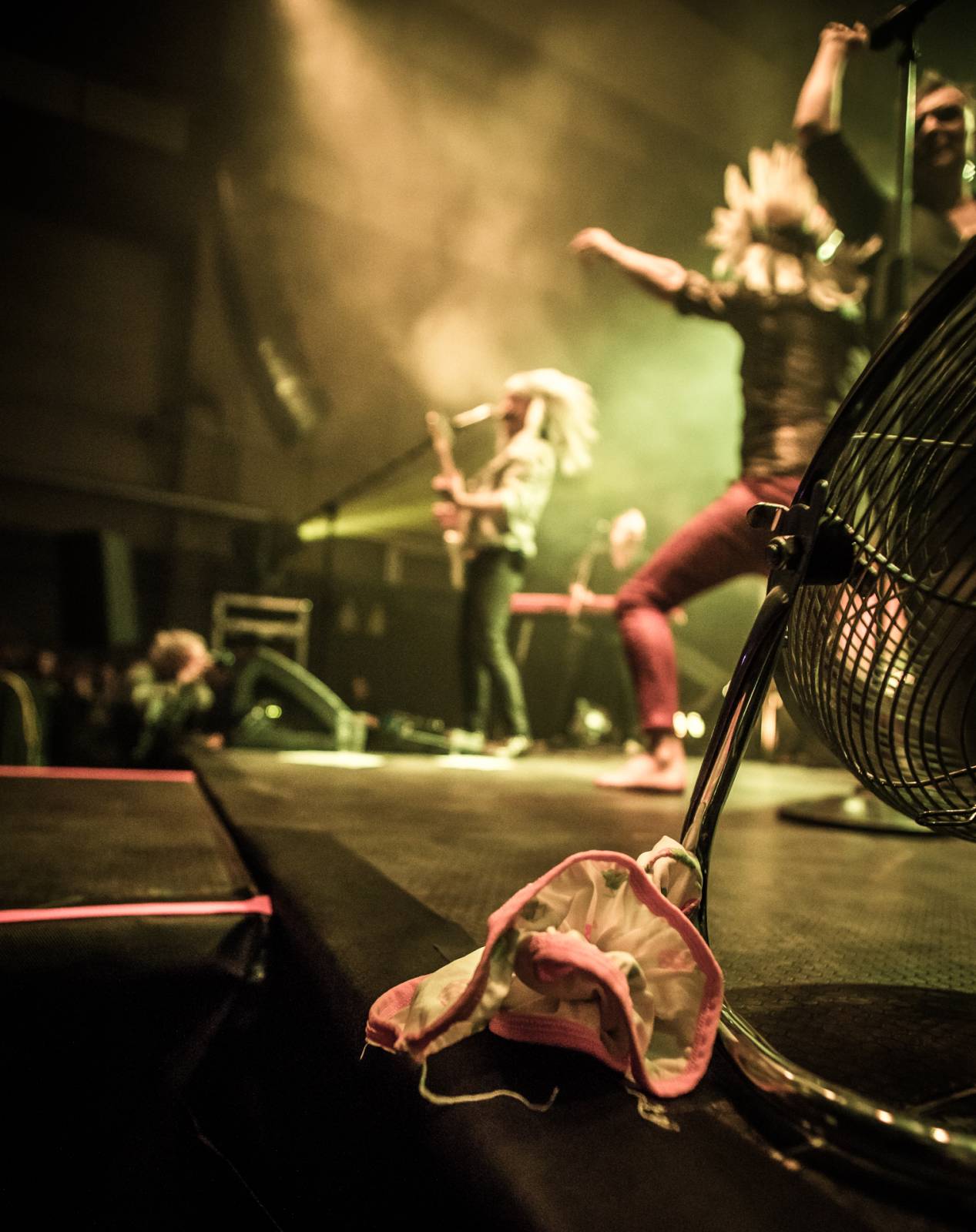 Na koncertě Mig 21 v Plzni se tančilo od začátku do konce, skladba Kalhotky si sundej zabrala i tentokrát