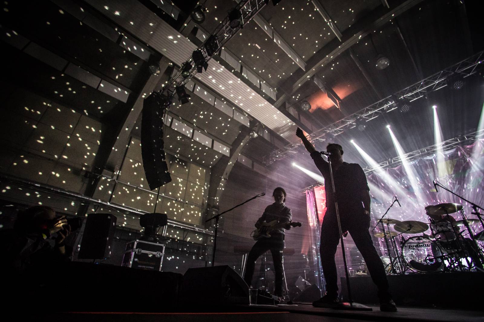 Na koncertě Mig 21 v Plzni se tančilo od začátku do konce, skladba Kalhotky si sundej zabrala i tentokrát