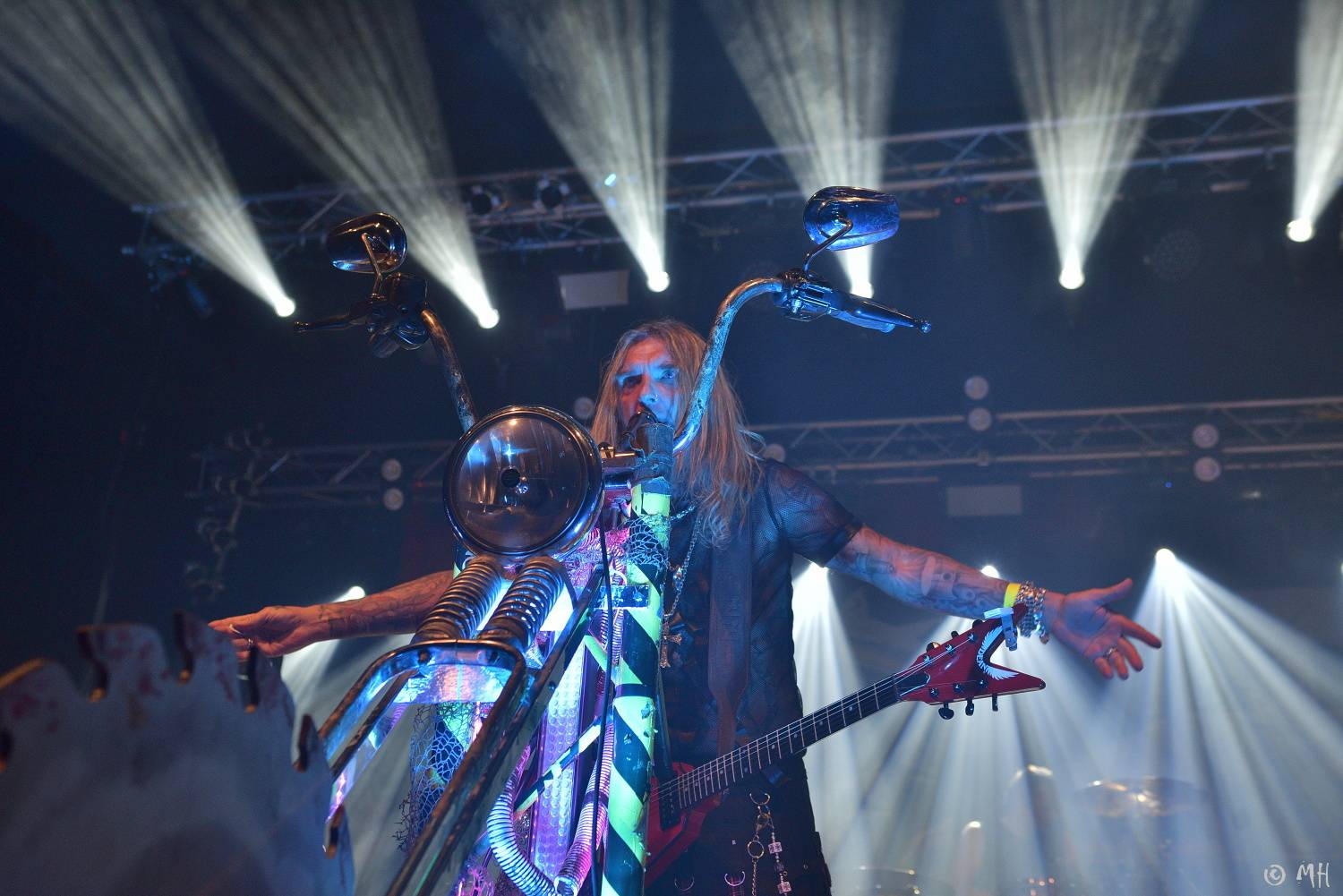 Doga a DeBill Heads předvedli v plzeňské Šeříkovce pekelnou jízdu, křtilo se i album Hard Colony