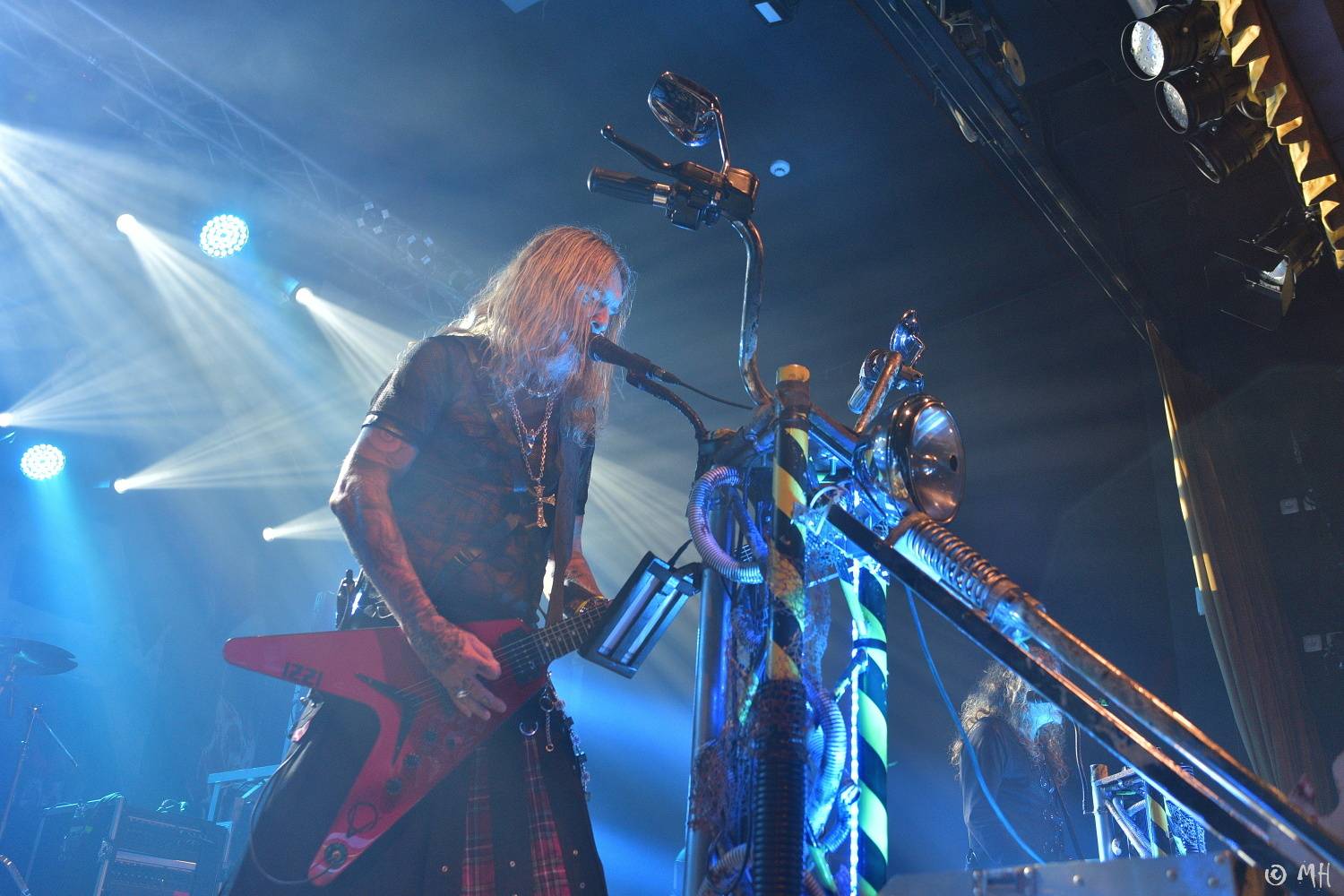 Doga a DeBill Heads předvedli v plzeňské Šeříkovce pekelnou jízdu, křtilo se i album Hard Colony