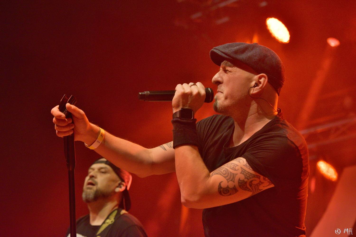 Doga a DeBill Heads předvedli v plzeňské Šeříkovce pekelnou jízdu, křtilo se i album Hard Colony