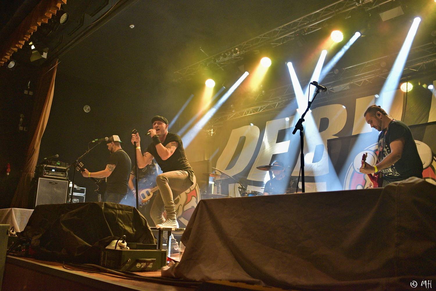 Doga a DeBill Heads předvedli v plzeňské Šeříkovce pekelnou jízdu, křtilo se i album Hard Colony