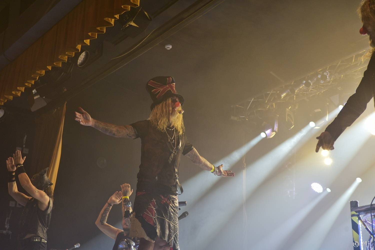 Doga a DeBill Heads předvedli v plzeňské Šeříkovce pekelnou jízdu, křtilo se i album Hard Colony