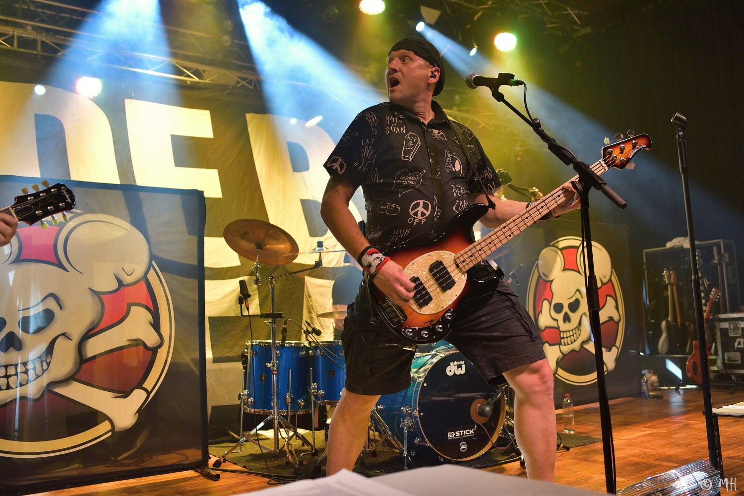 Doga a DeBill Heads předvedli v plzeňské Šeříkovce pekelnou jízdu, křtilo se i album Hard Colony