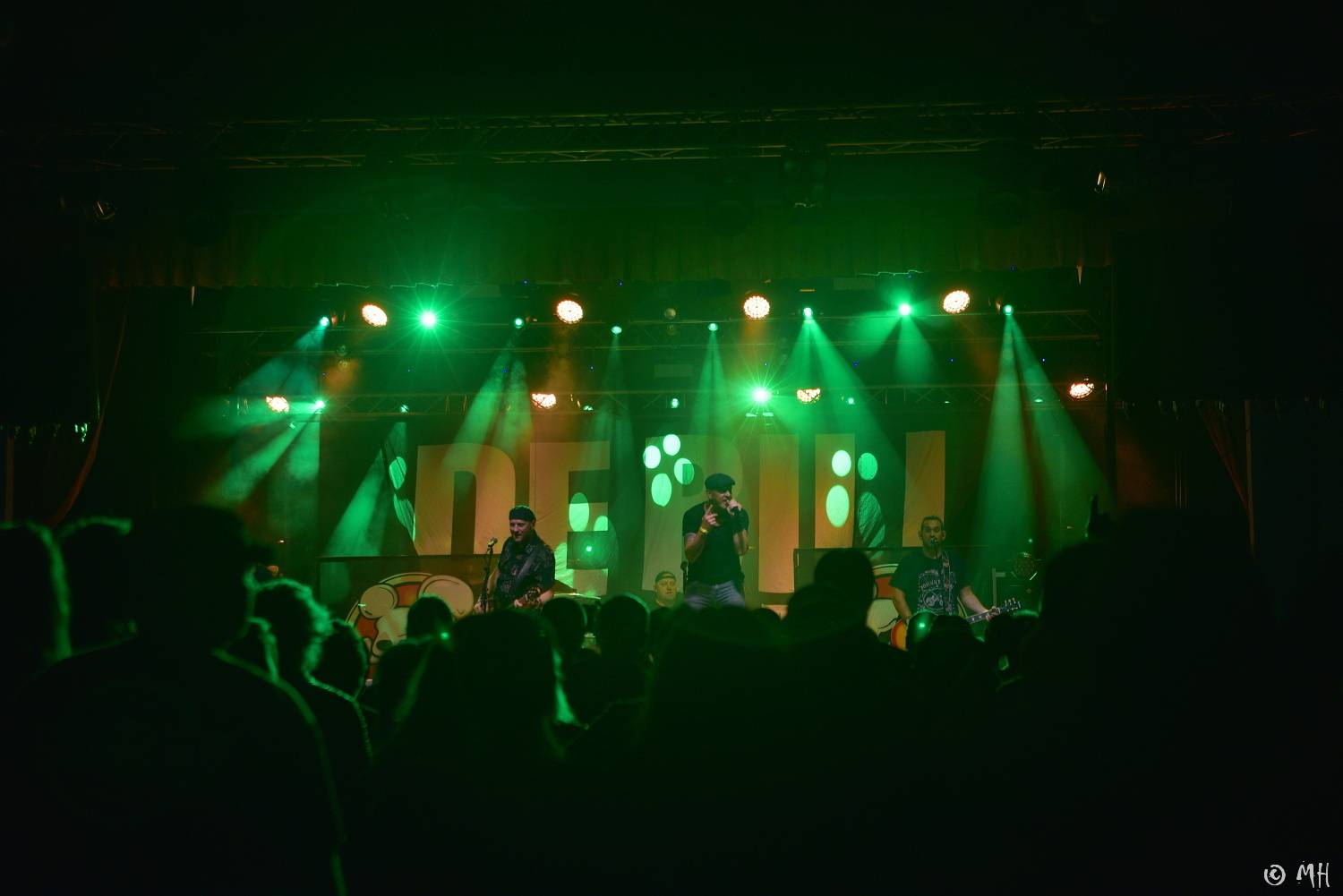 Doga a DeBill Heads předvedli v plzeňské Šeříkovce pekelnou jízdu, křtilo se i album Hard Colony