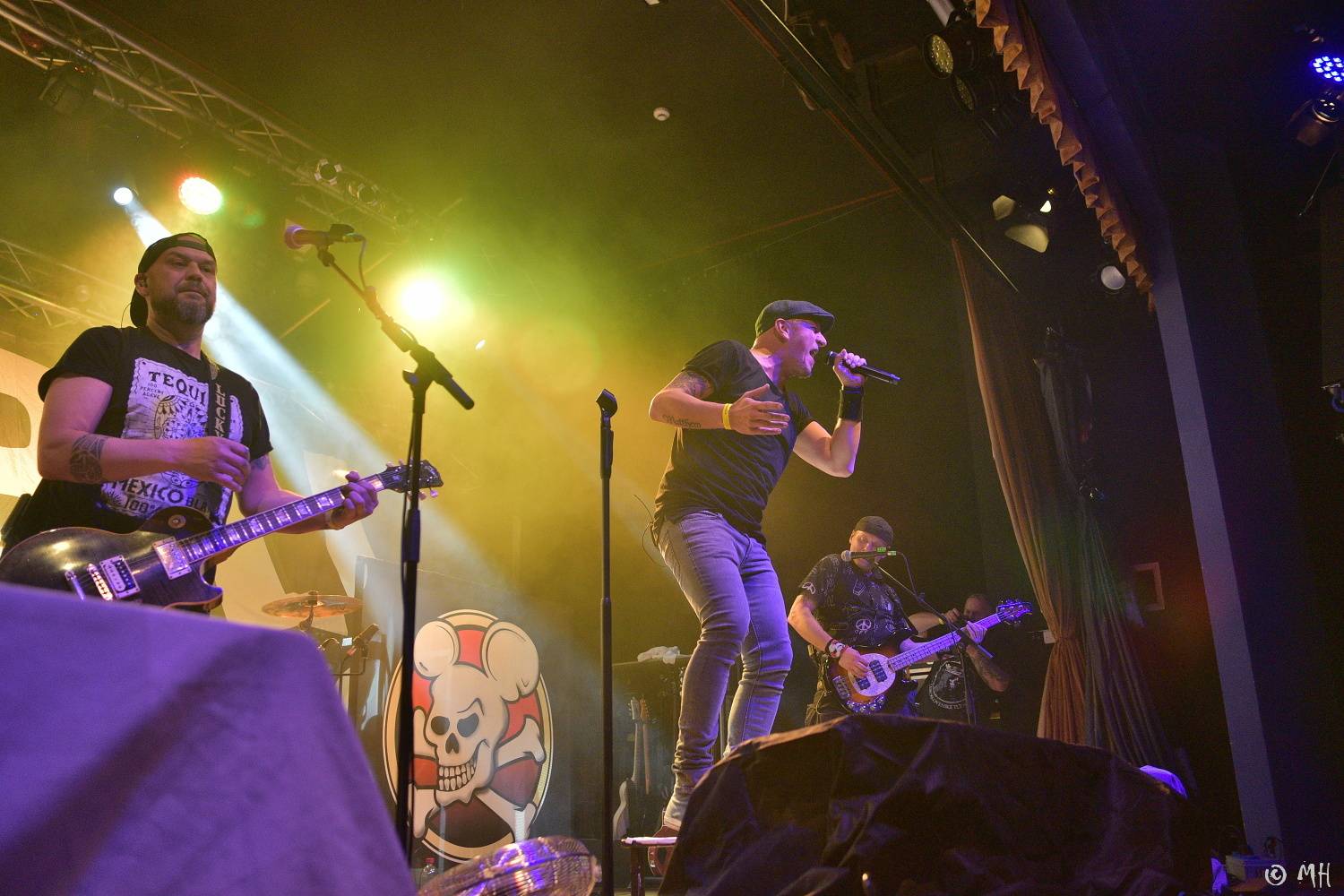 Doga a DeBill Heads předvedli v plzeňské Šeříkovce pekelnou jízdu, křtilo se i album Hard Colony