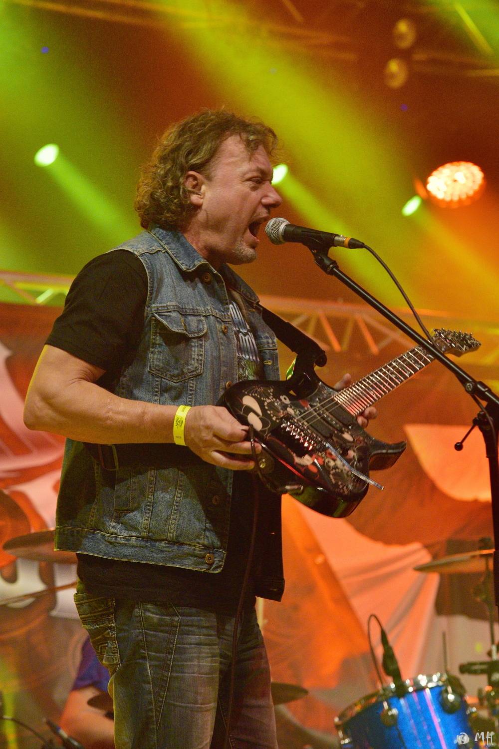 Doga a DeBill Heads předvedli v plzeňské Šeříkovce pekelnou jízdu, křtilo se i album Hard Colony