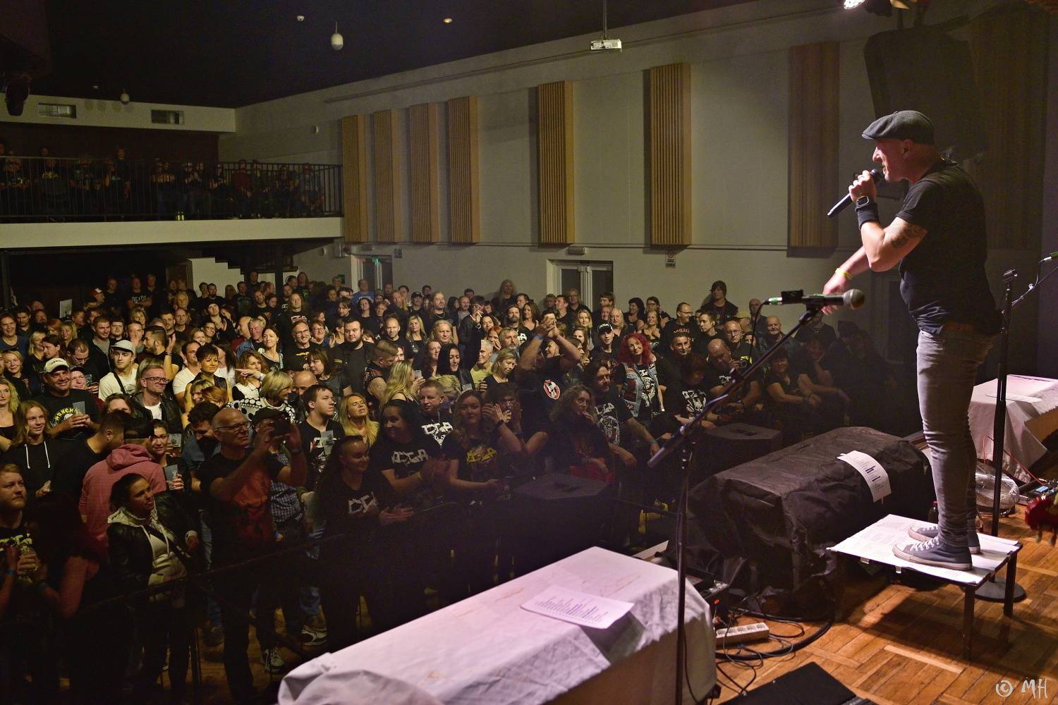 Doga a DeBill Heads předvedli v plzeňské Šeříkovce pekelnou jízdu, křtilo se i album Hard Colony