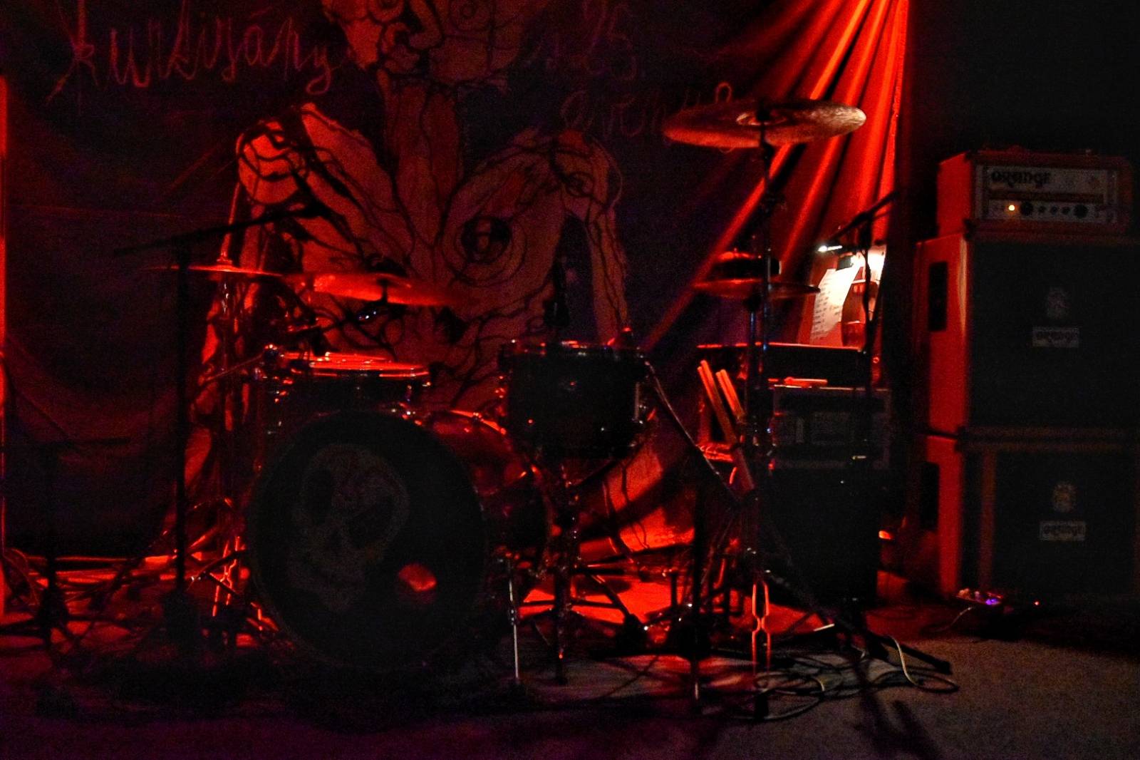 Kurtizány z 25. Avenue pokřtili album Honzíkova cesta, kmotrou byla Anna K.