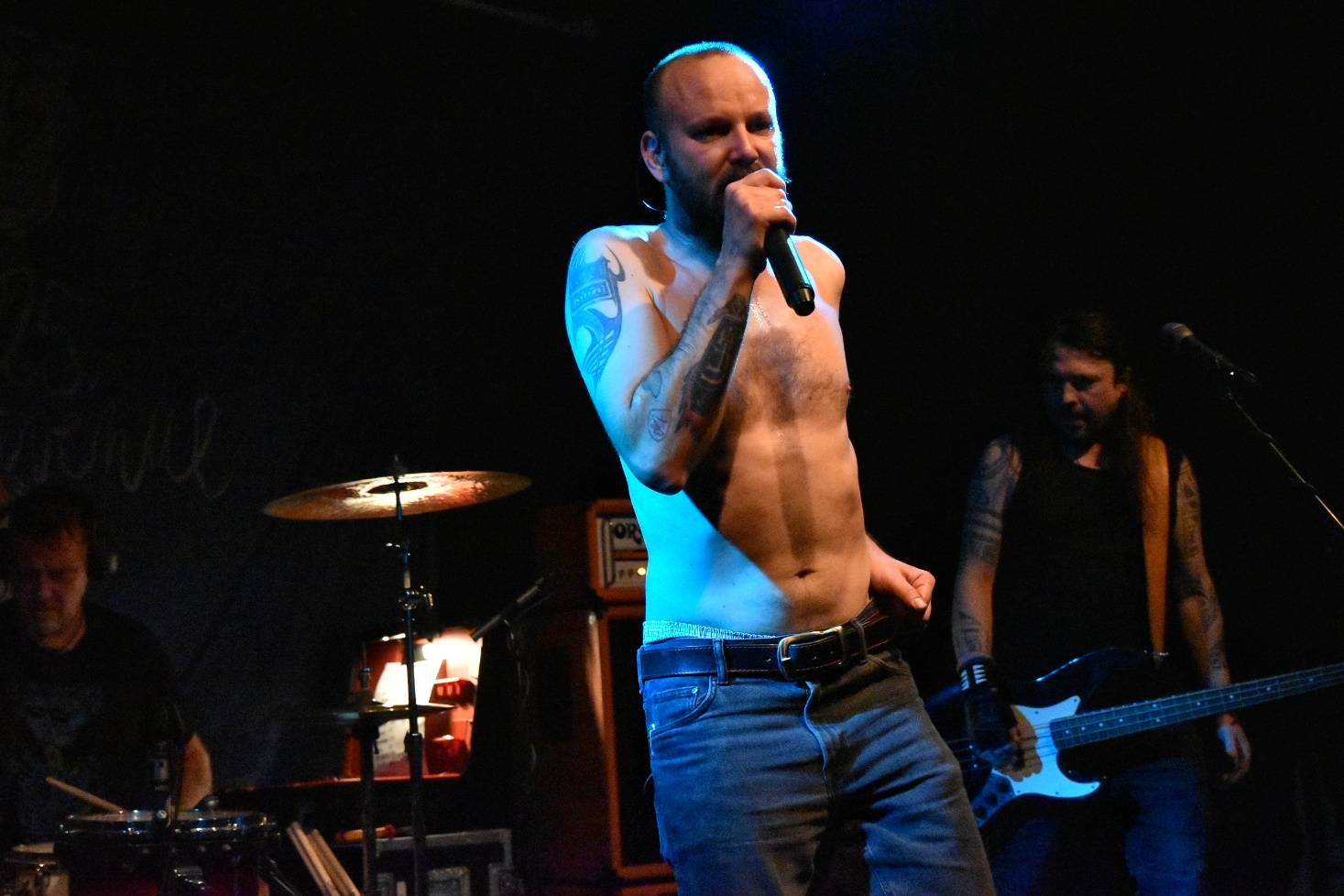 Kurtizány z 25. Avenue pokřtili album Honzíkova cesta, kmotrou byla Anna K.