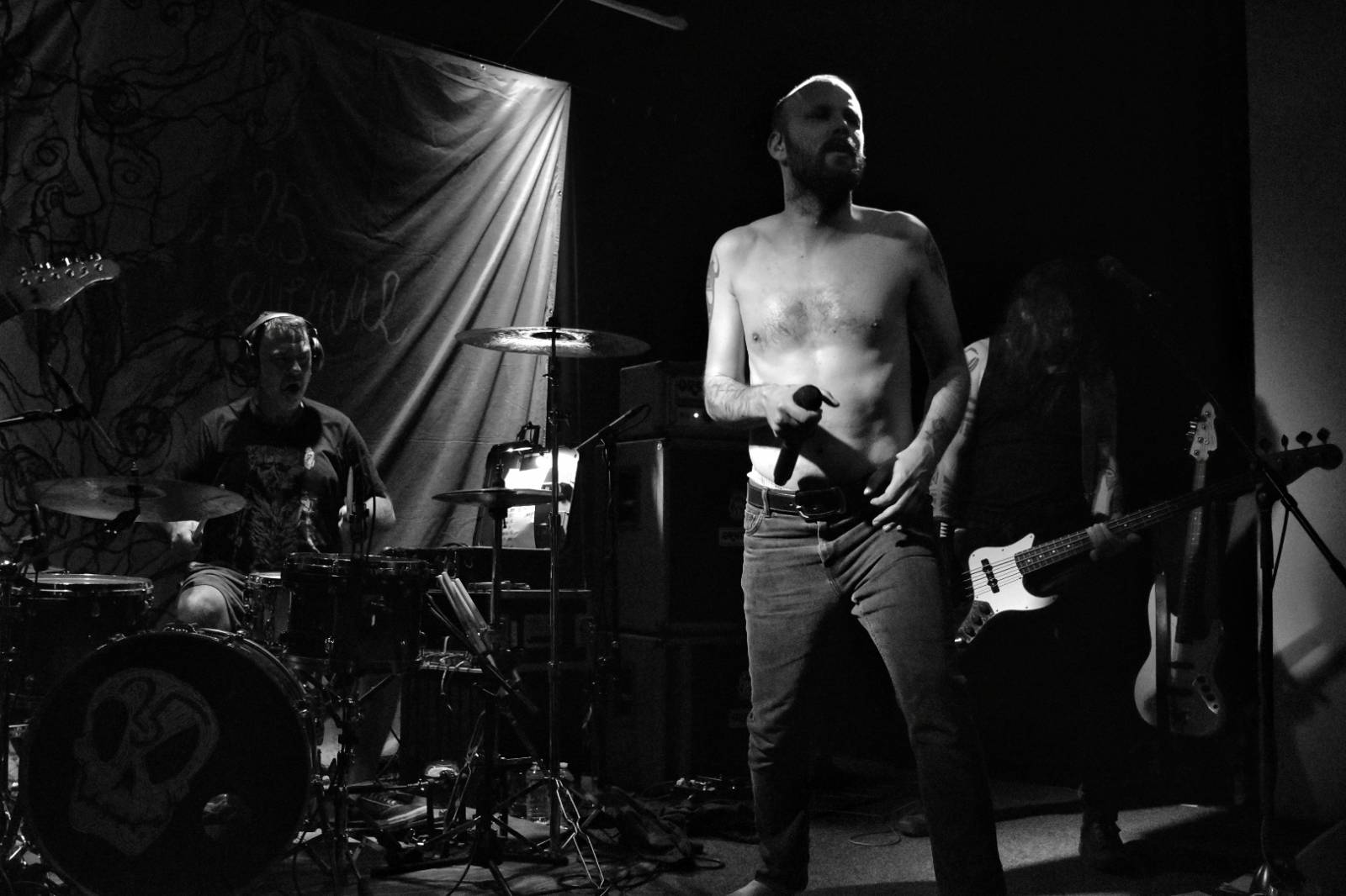 Kurtizány z 25. Avenue pokřtili album Honzíkova cesta, kmotrou byla Anna K.