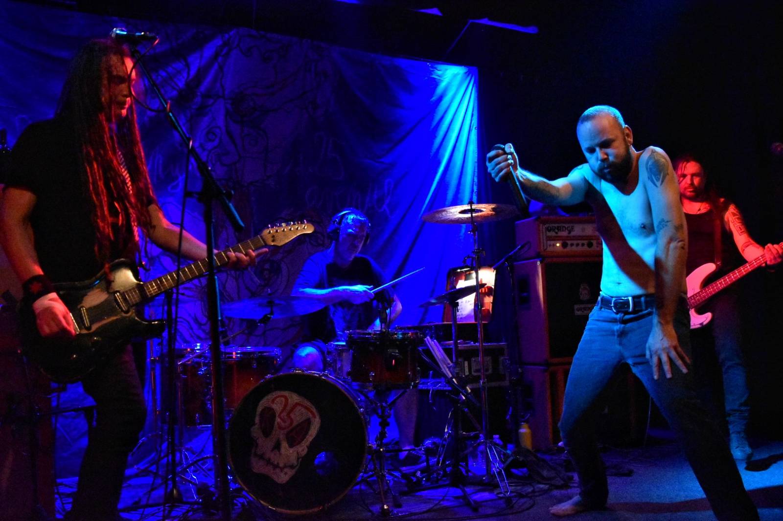 Kurtizány z 25. Avenue pokřtili album Honzíkova cesta, kmotrou byla Anna K.