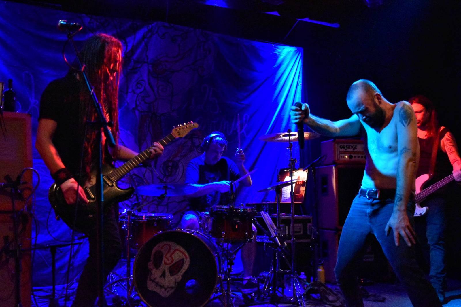 Kurtizány z 25. Avenue pokřtili album Honzíkova cesta, kmotrou byla Anna K.