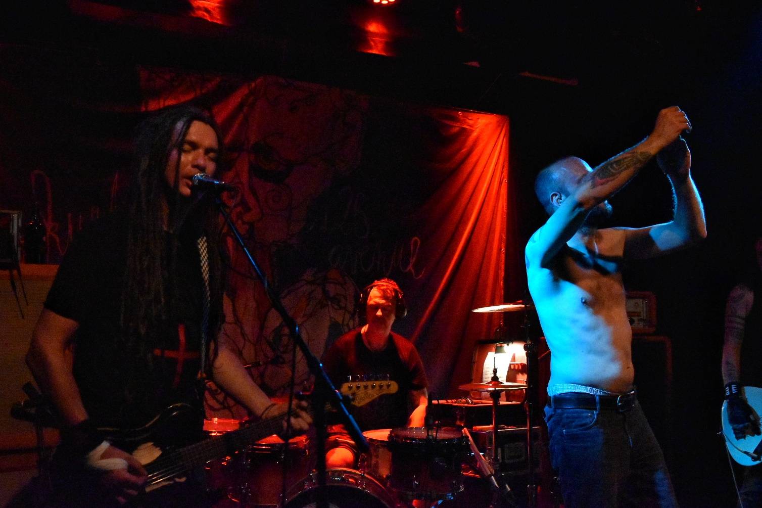 Kurtizány z 25. Avenue pokřtili album Honzíkova cesta, kmotrou byla Anna K.