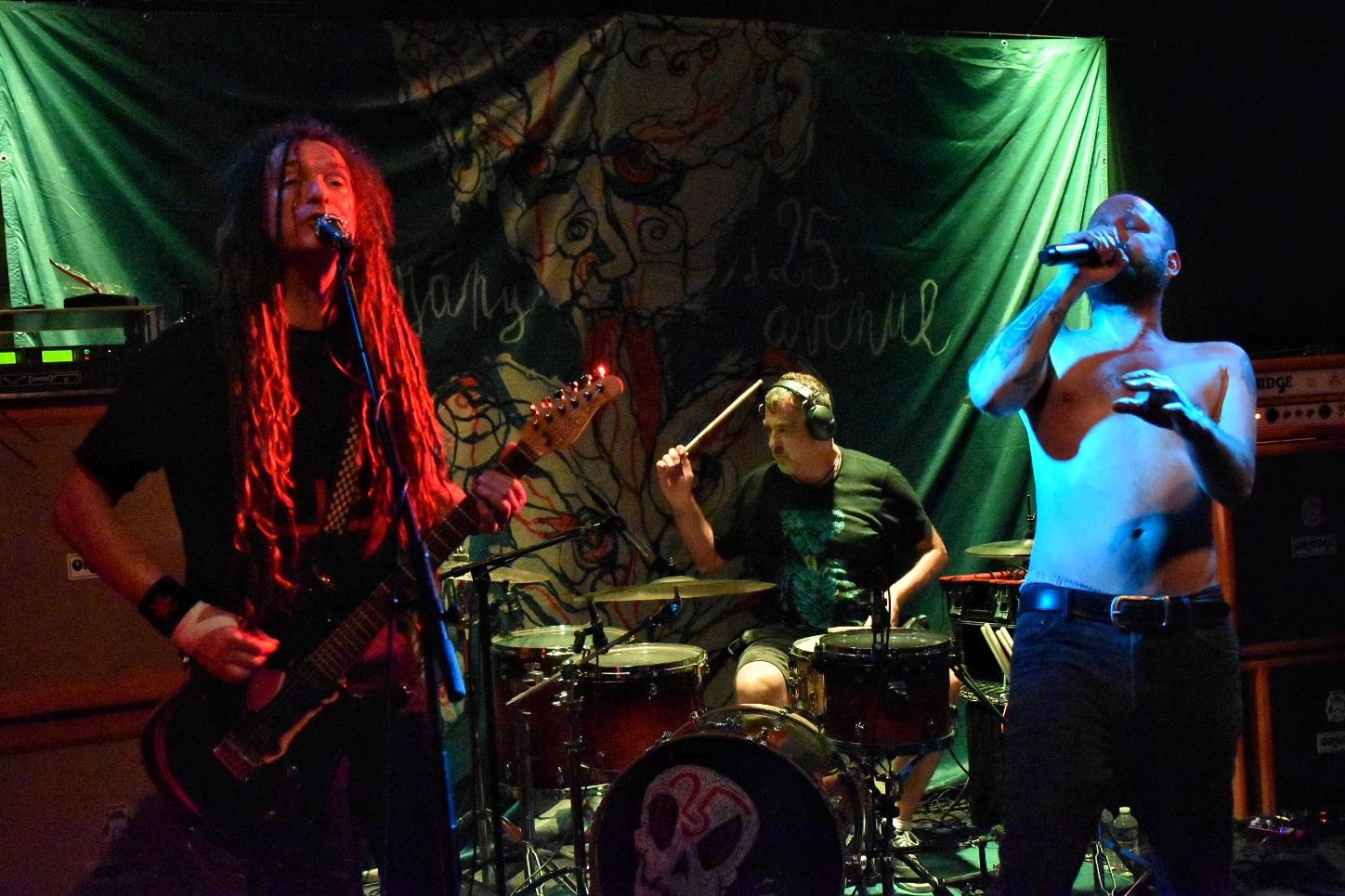 Kurtizány z 25. Avenue pokřtili album Honzíkova cesta, kmotrou byla Anna K.