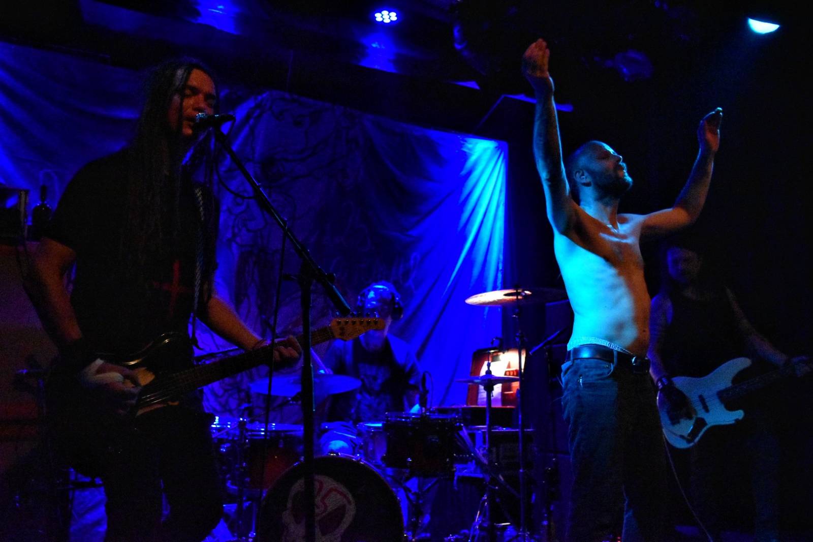 Kurtizány z 25. Avenue pokřtili album Honzíkova cesta, kmotrou byla Anna K.